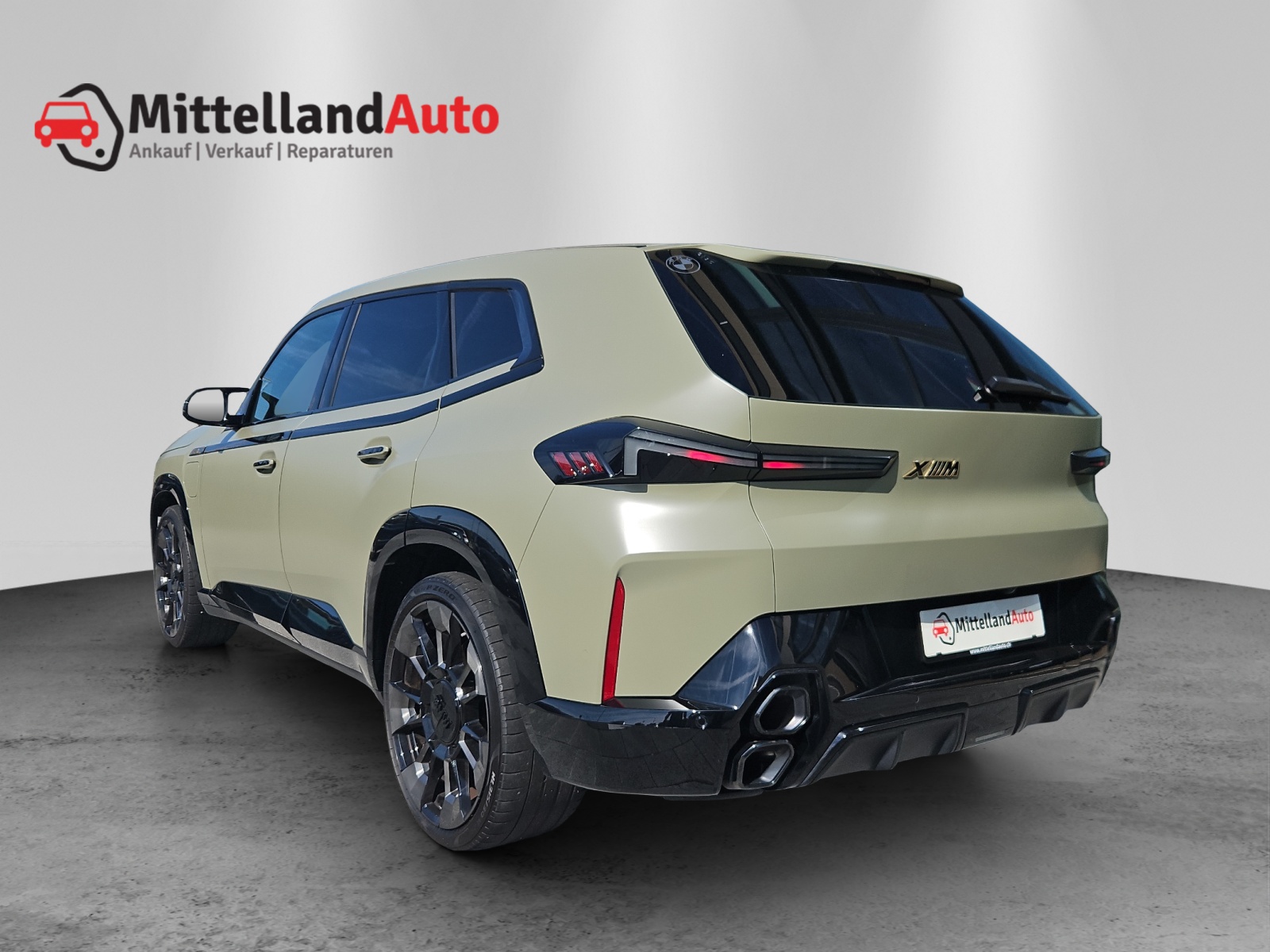 BMW XM xDrive PHEV Steptronic-image-12
