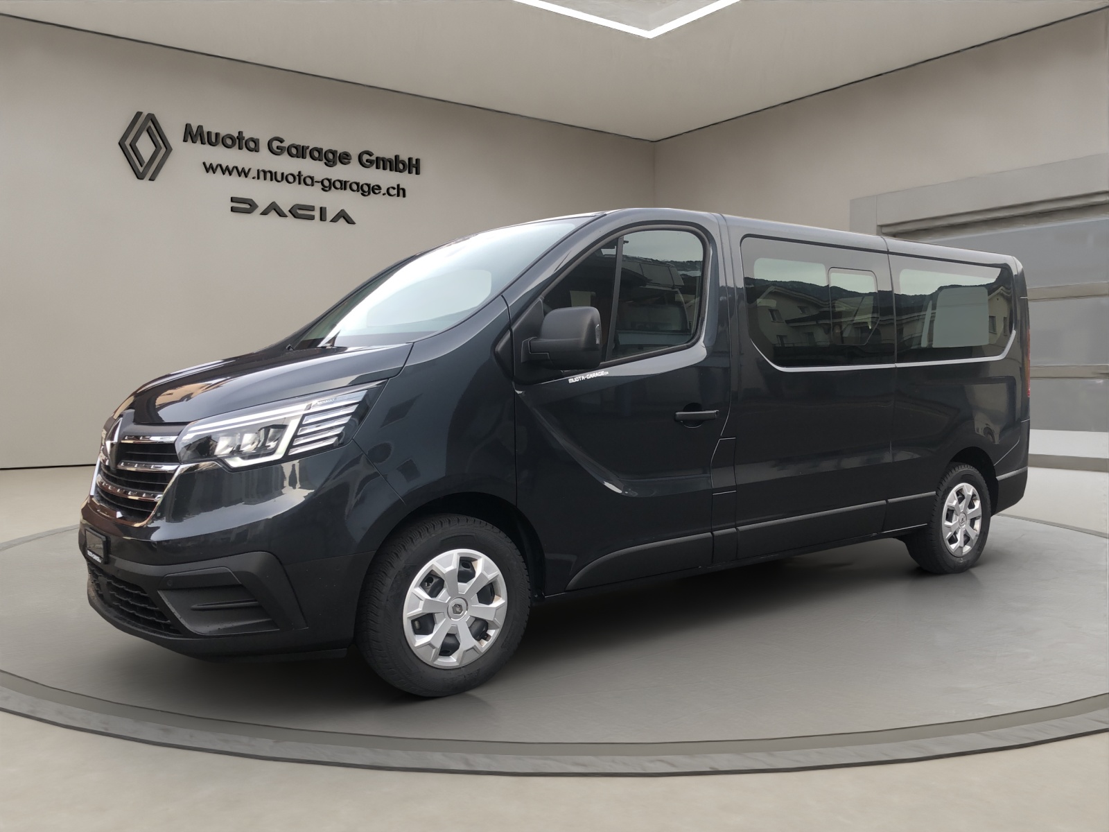 RENAULT Trafic Grand Passenger 2.0 dCi Blue 150 evolution-showroom-element-1