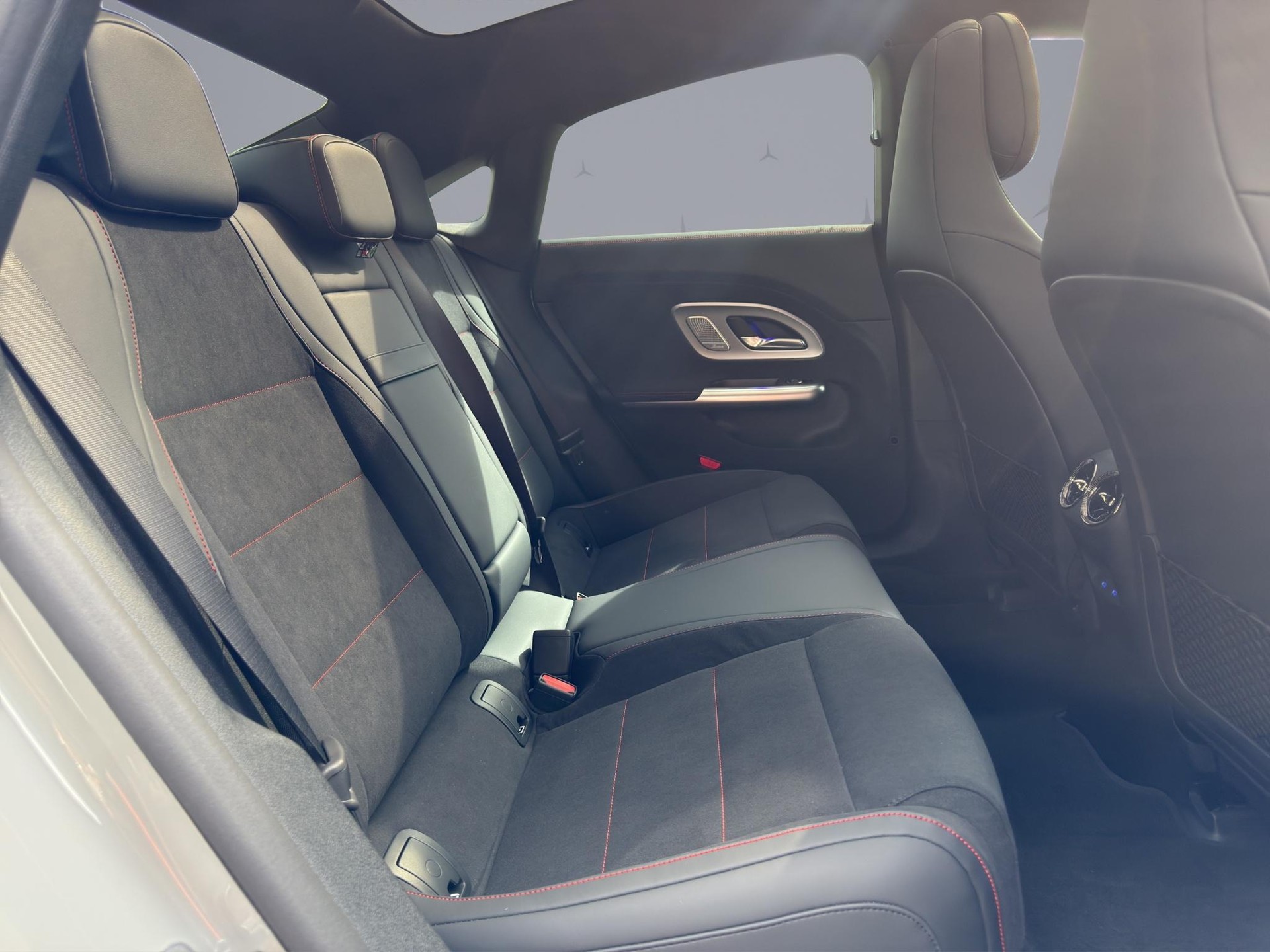 MERCEDES-BENZ CLA 350 AMG Line 4matic-image-16