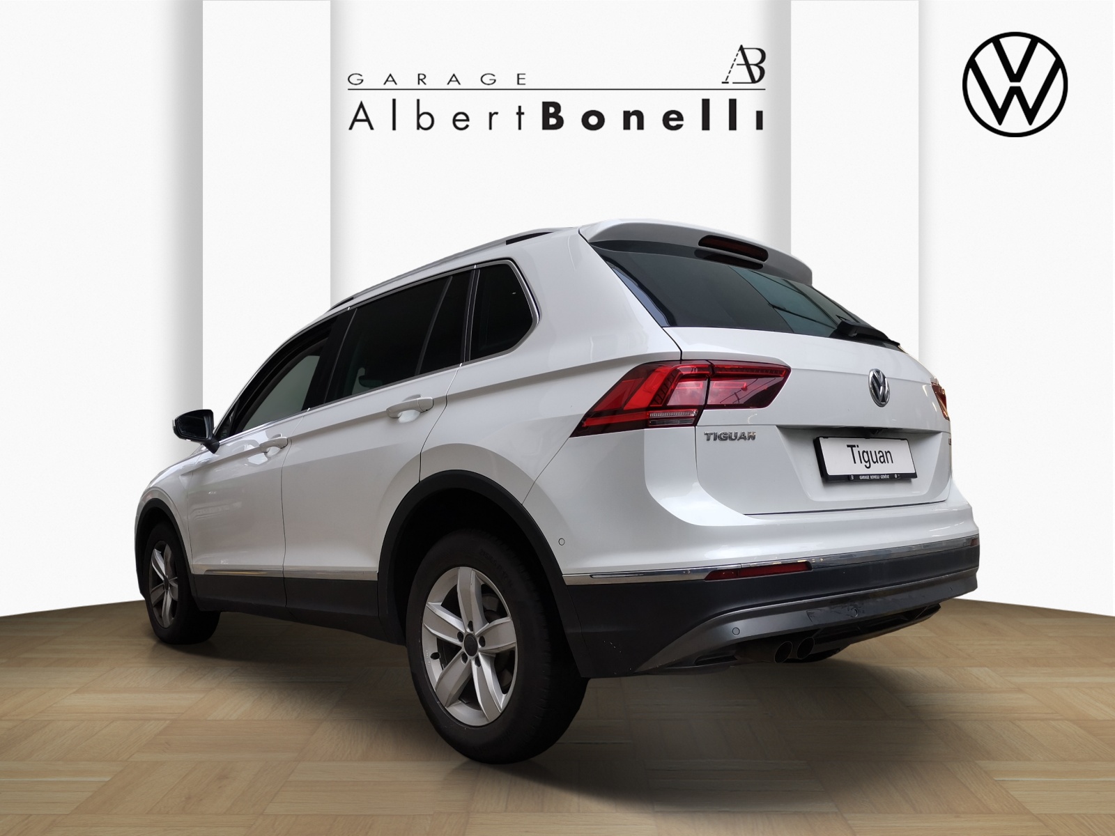 VW Tiguan 2.0TSI Highline 4Motion DSG-showroom-element-1