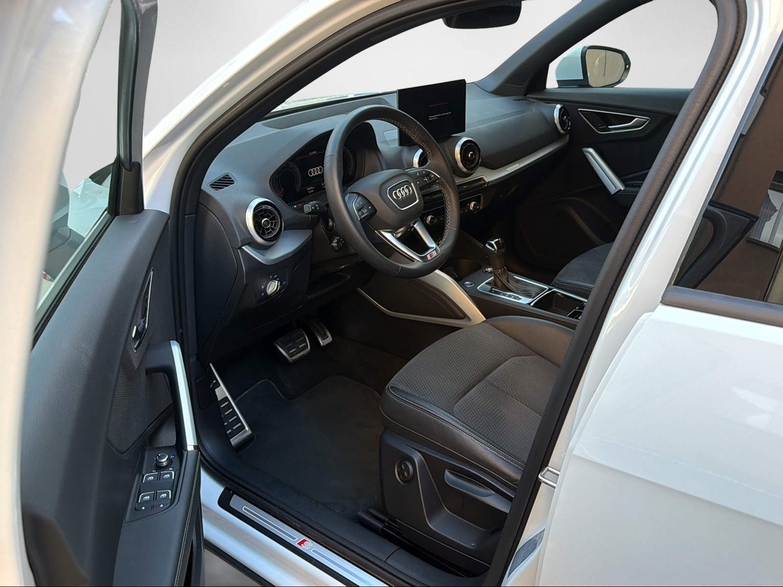 AUDI Q2 40 TFSI S line Attraction quattro S-tronic-showroom-element-2