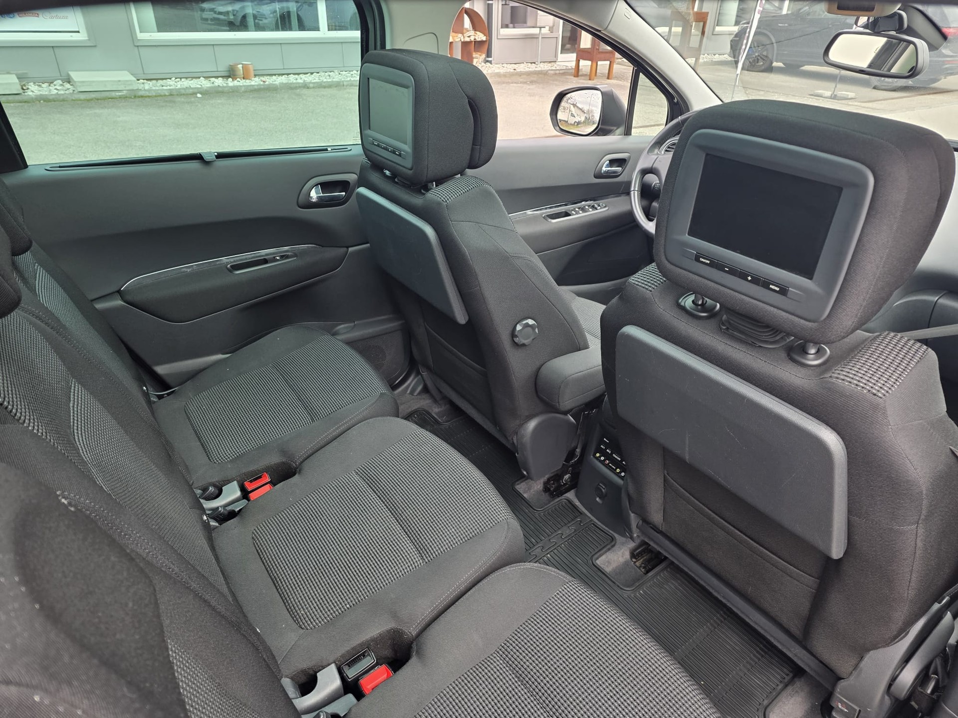 PEUGEOT 5008 1.6 16V T Sport Pack-image-4