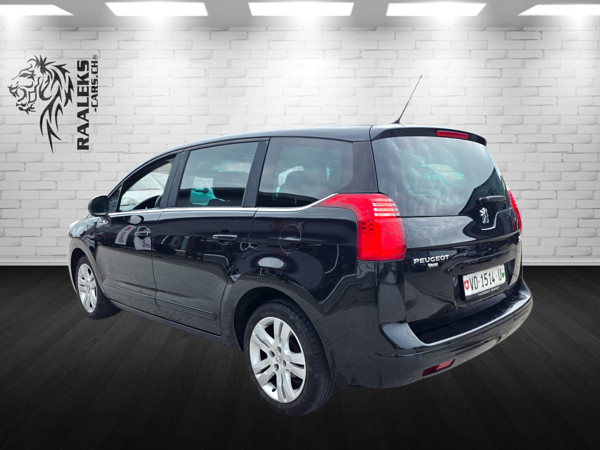 PEUGEOT 5008 1.6 16V T Sport Pack-showroom-element-3