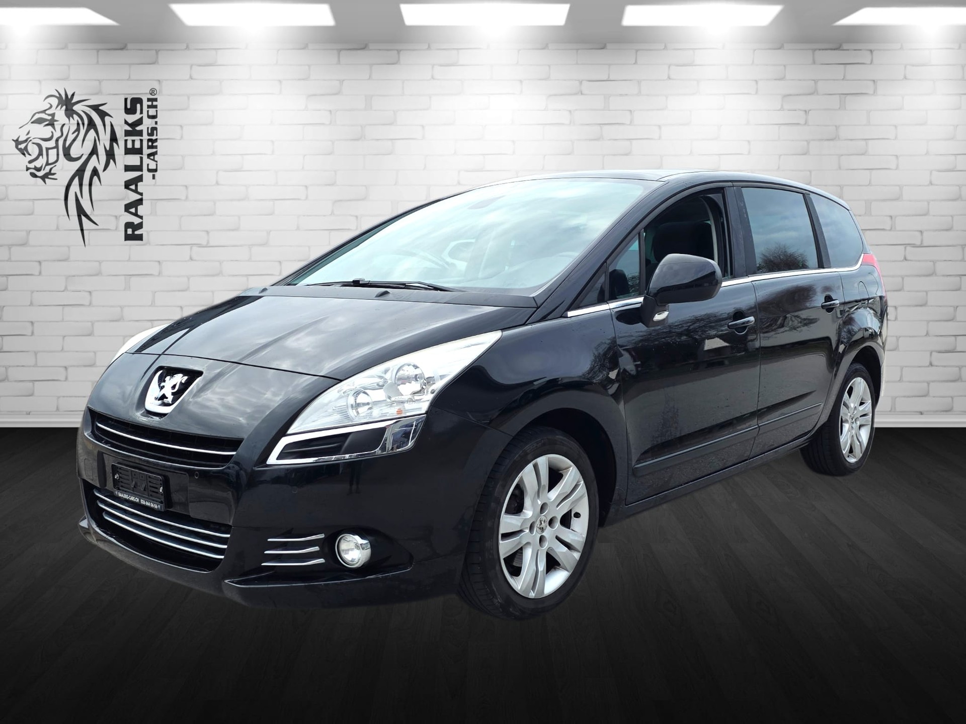 PEUGEOT 5008 1.6 16V T Sport Pack