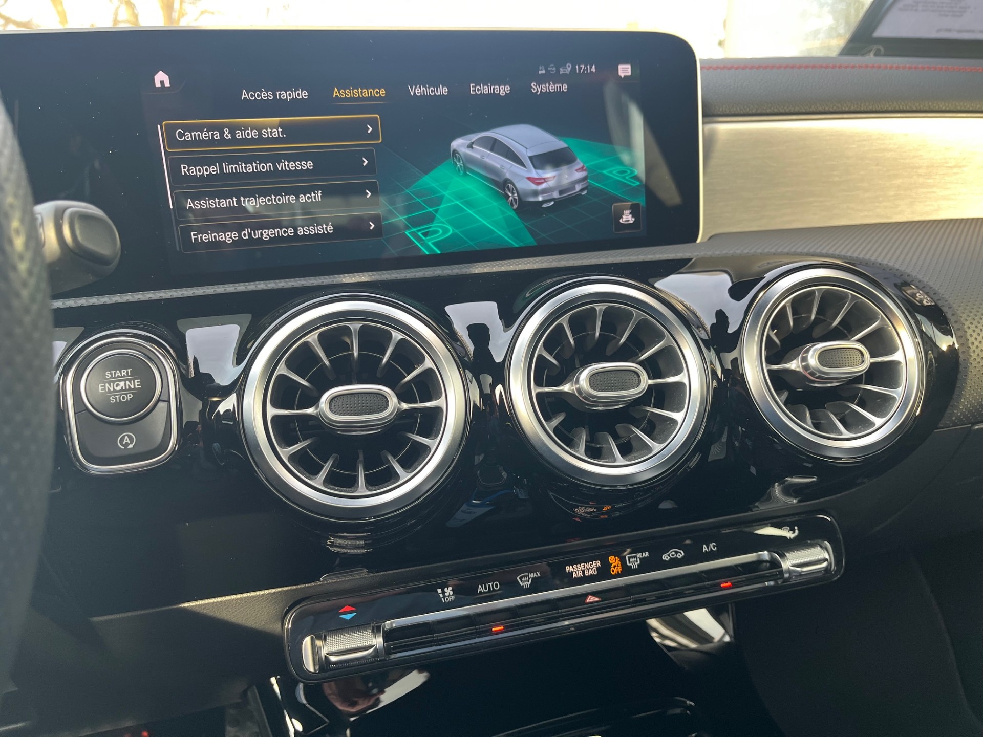 MERCEDES-BENZ CLA Shooting Brake 250 4Matic 7G-DCT AMG Line-image-16