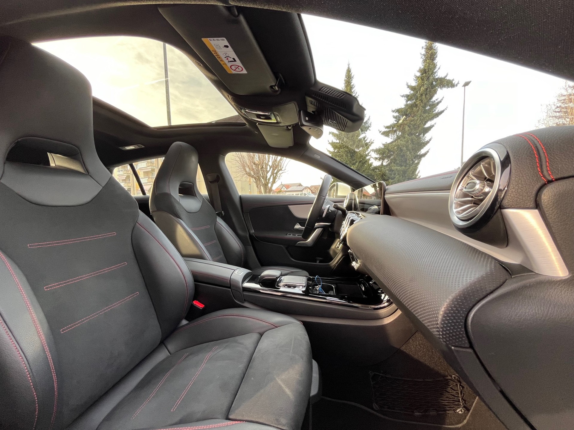 MERCEDES-BENZ CLA Shooting Brake 250 4Matic 7G-DCT AMG Line-image-8