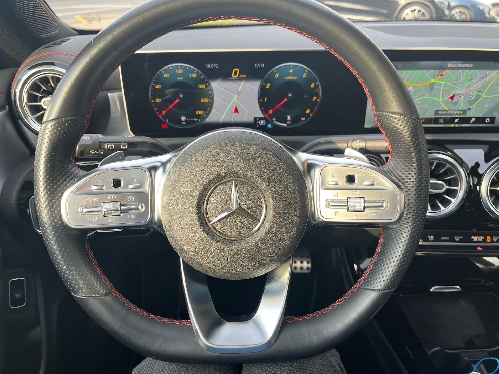 MERCEDES-BENZ CLA Shooting Brake 250 4Matic 7G-DCT AMG Line-image-13