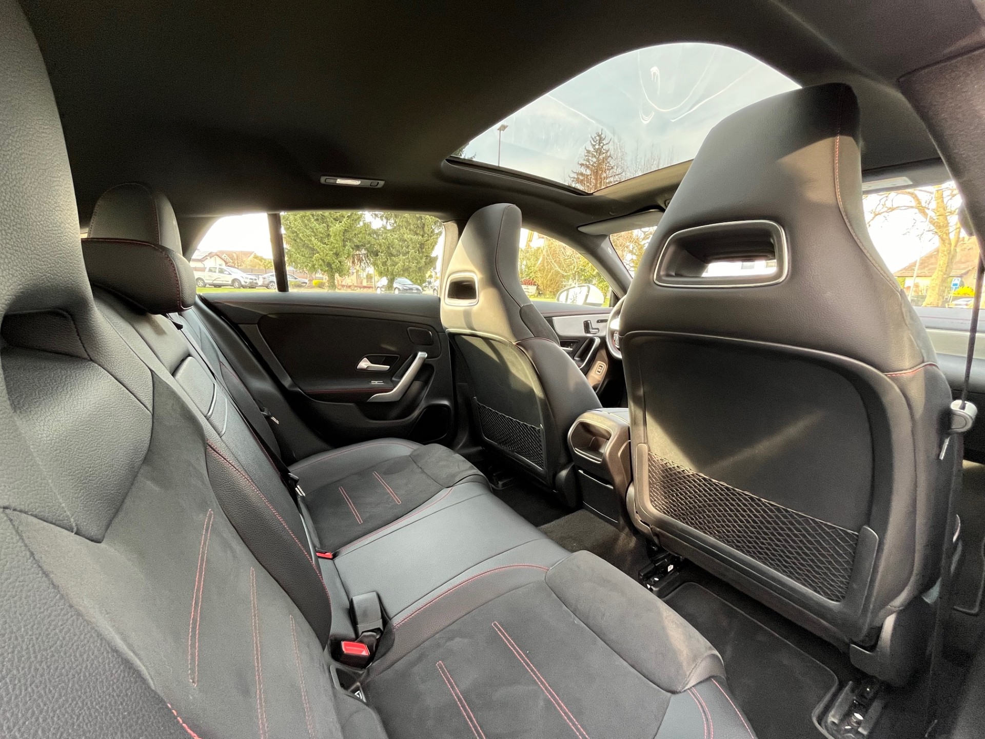 MERCEDES-BENZ CLA Shooting Brake 250 4Matic 7G-DCT AMG Line-image-11