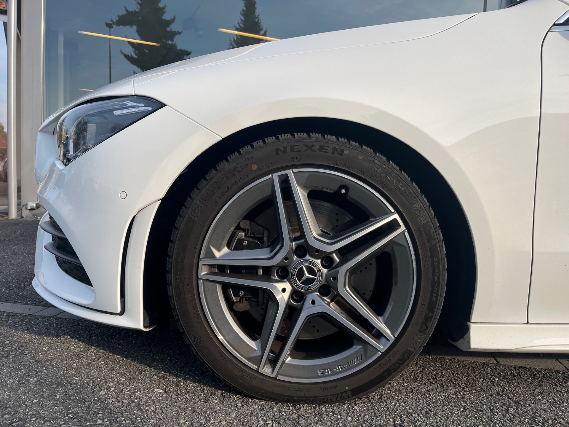 MERCEDES-BENZ CLA Shooting Brake 250 4Matic 7G-DCT AMG Line-image-4