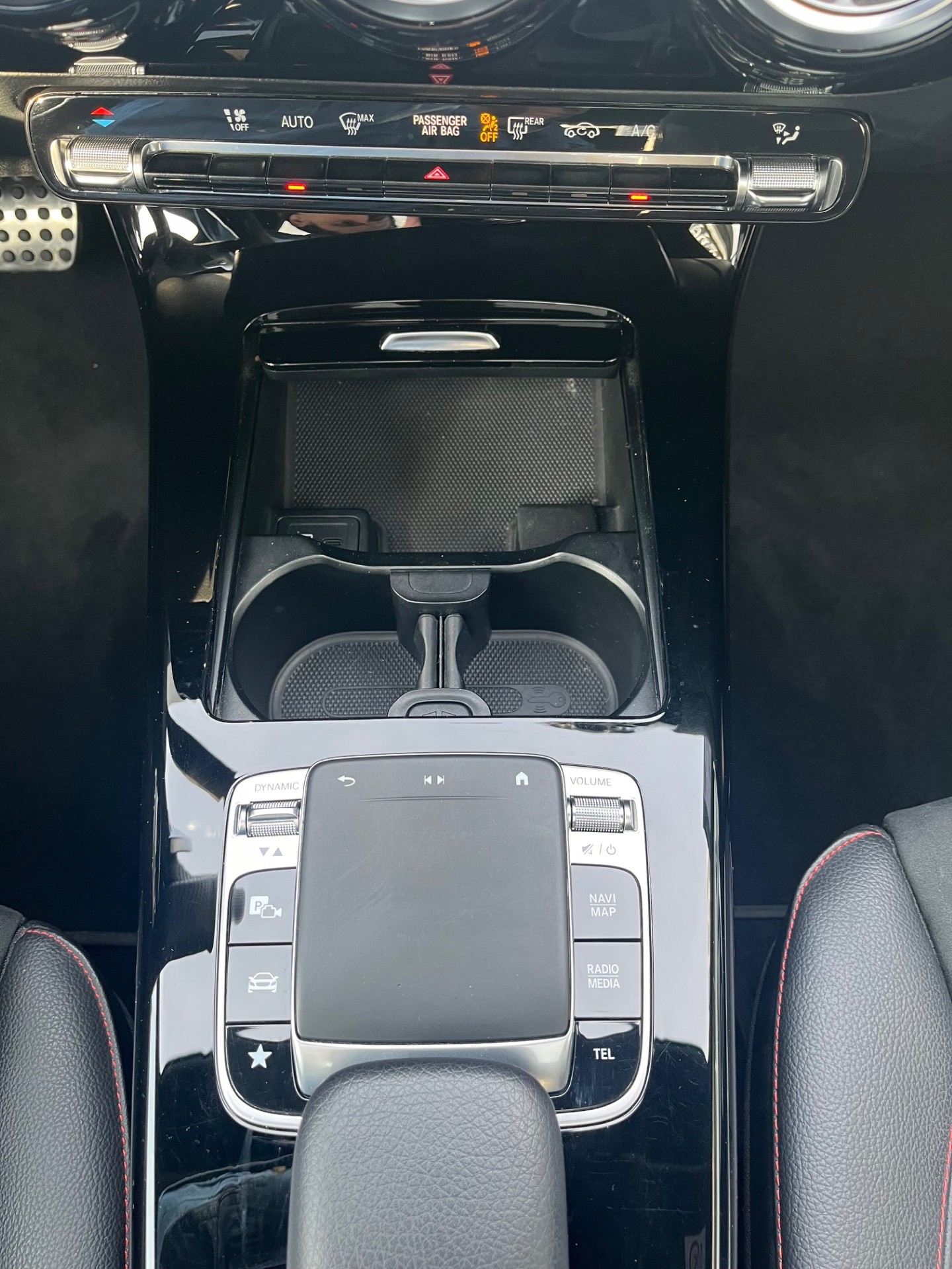 MERCEDES-BENZ CLA Shooting Brake 250 4Matic 7G-DCT AMG Line-image-15