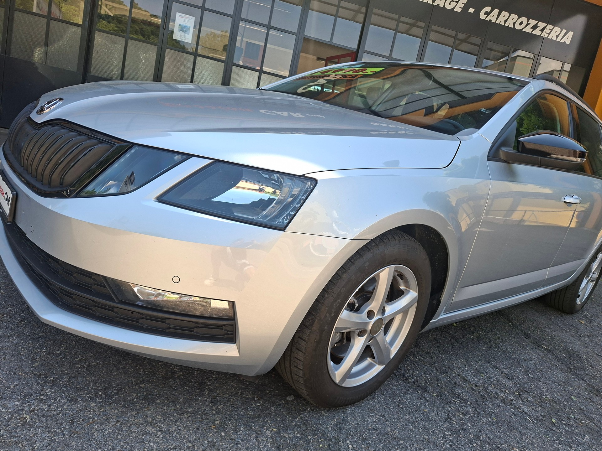 SKODA Octavia 2.0TDI Amb. 4x4-showroom-element-2