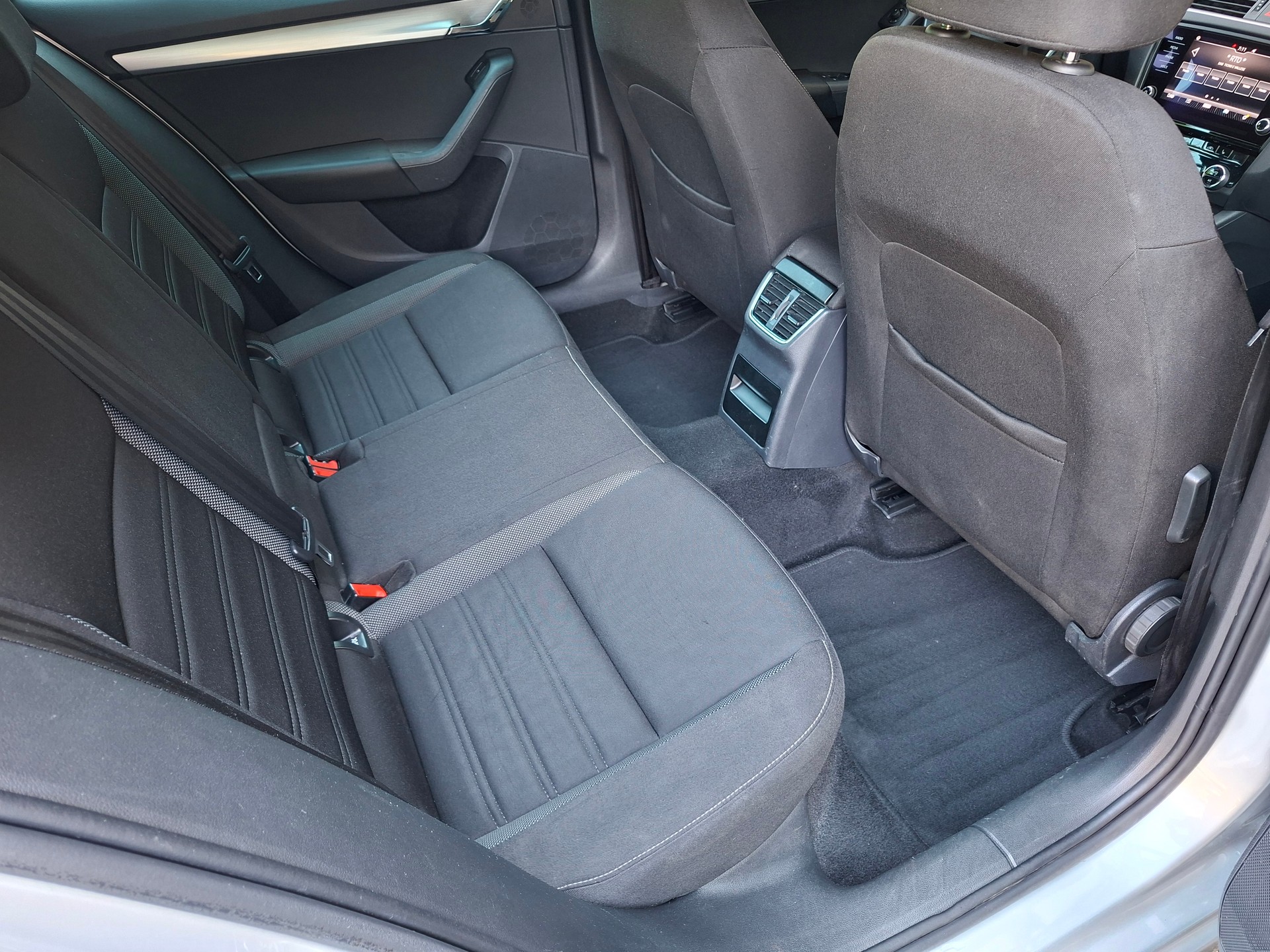 SKODA Octavia 2.0TDI Amb. 4x4-image-7
