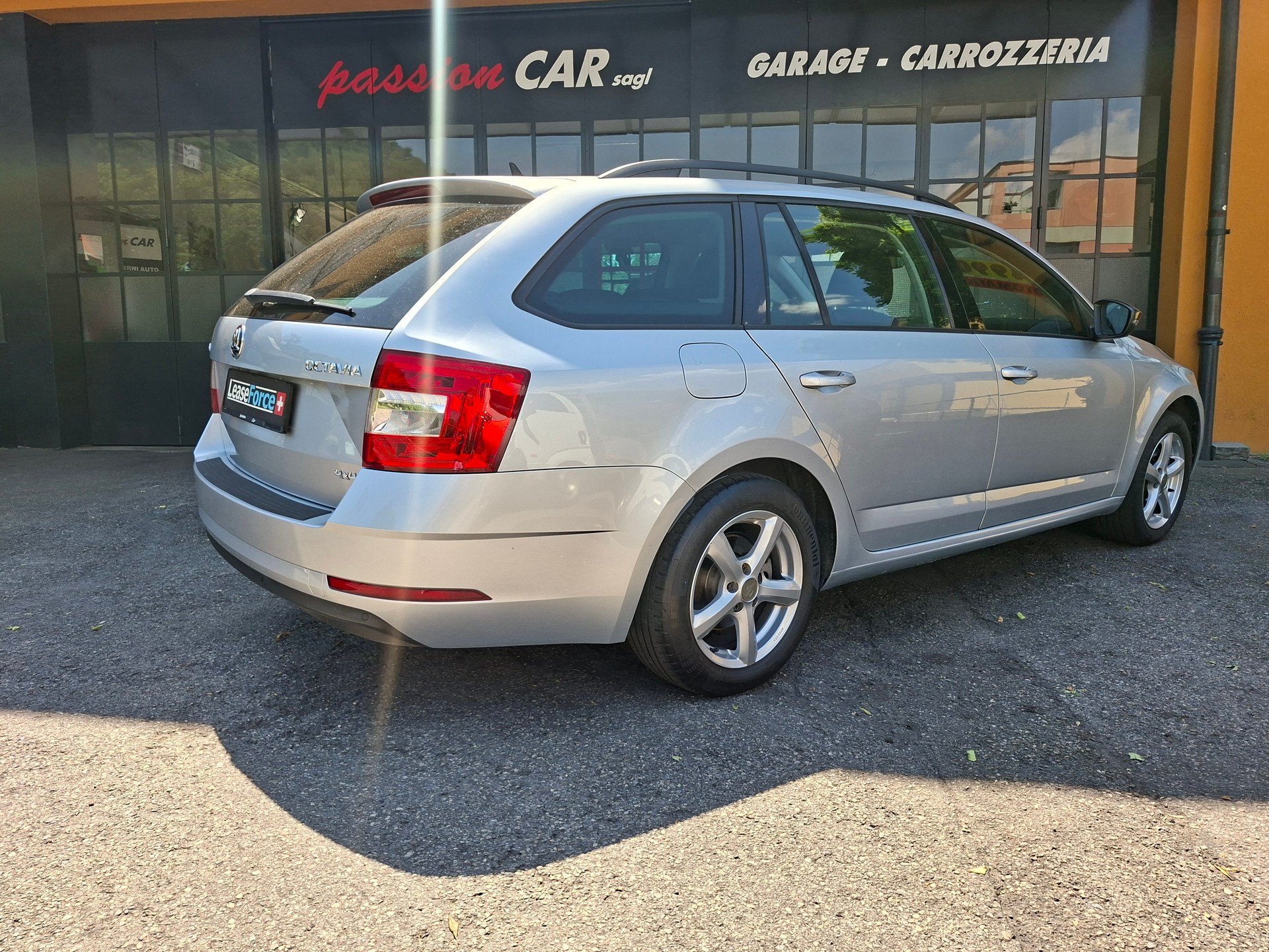 SKODA Octavia 2.0TDI Amb. 4x4-showroom-element-1
