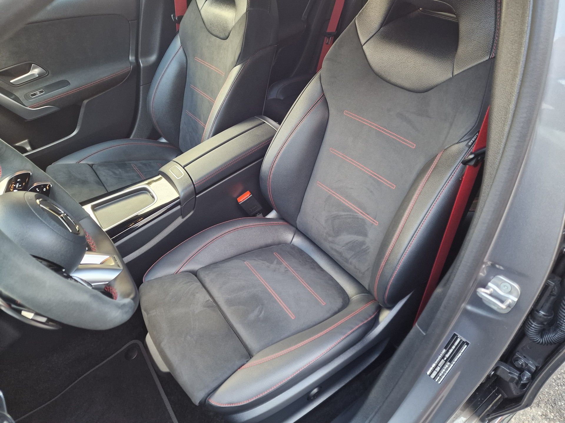 MERCEDES-BENZ A AMG 35 4Matic 8G-DCT-image-9