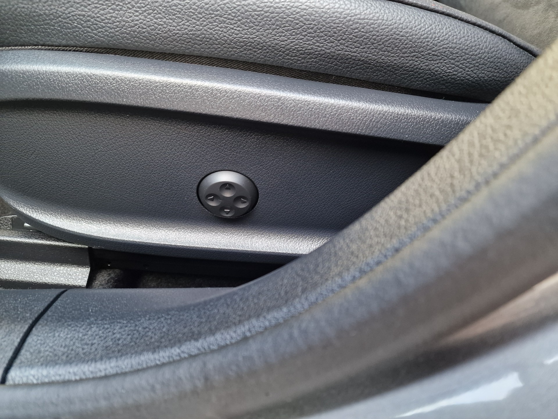 MERCEDES-BENZ A AMG 35 4Matic 8G-DCT-image-10