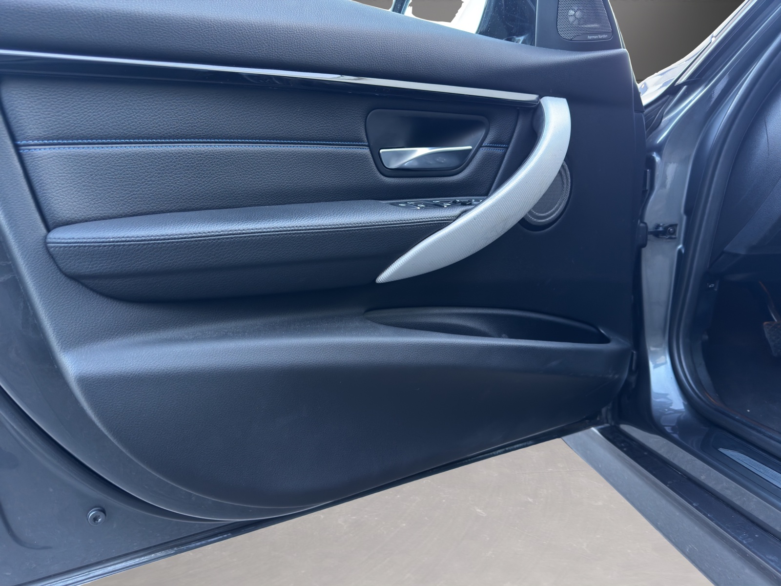 BMW 335d xDrive SAG Touring-image-13