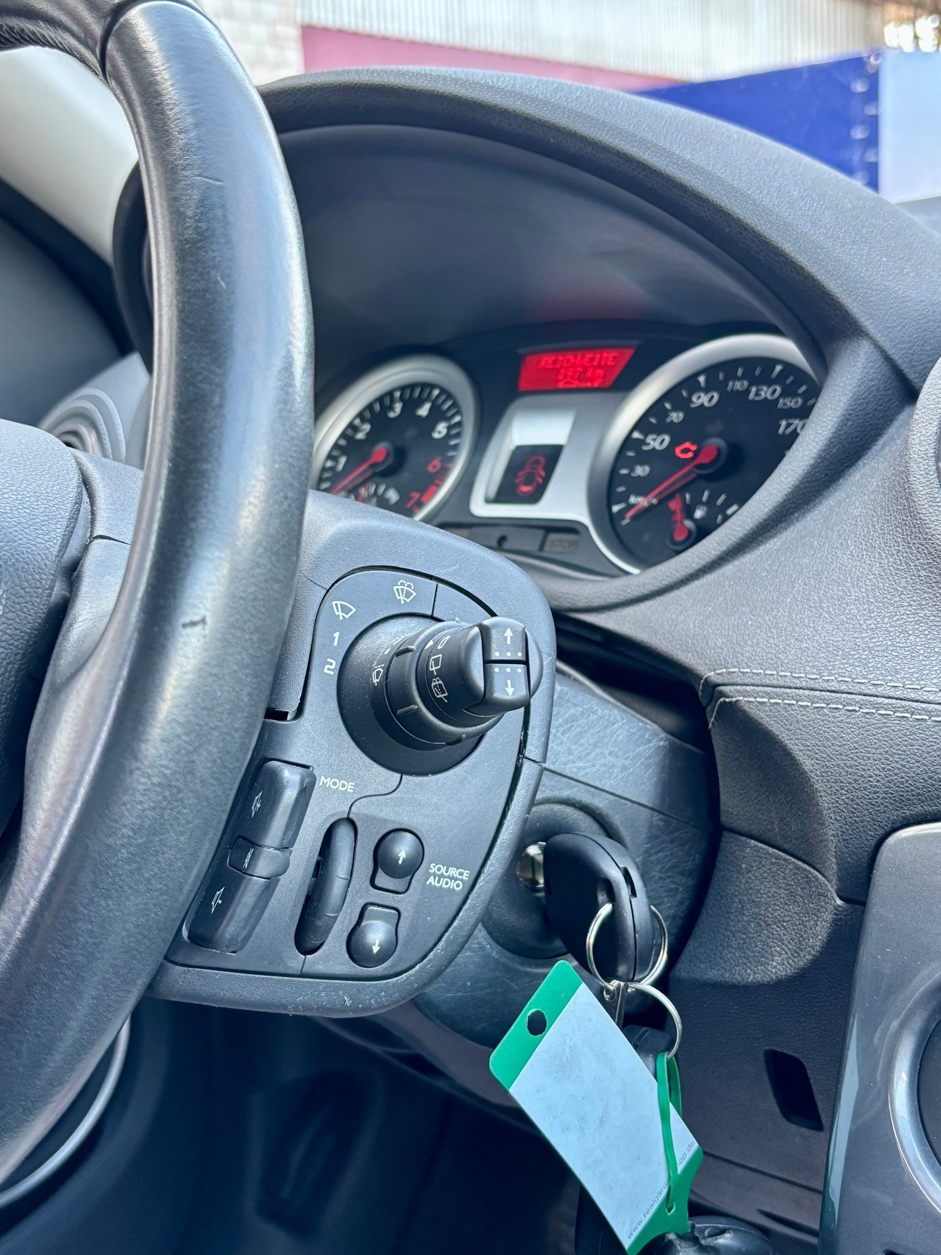 RENAULT Clio 1.2 16V Turbo Night&Day-image-9