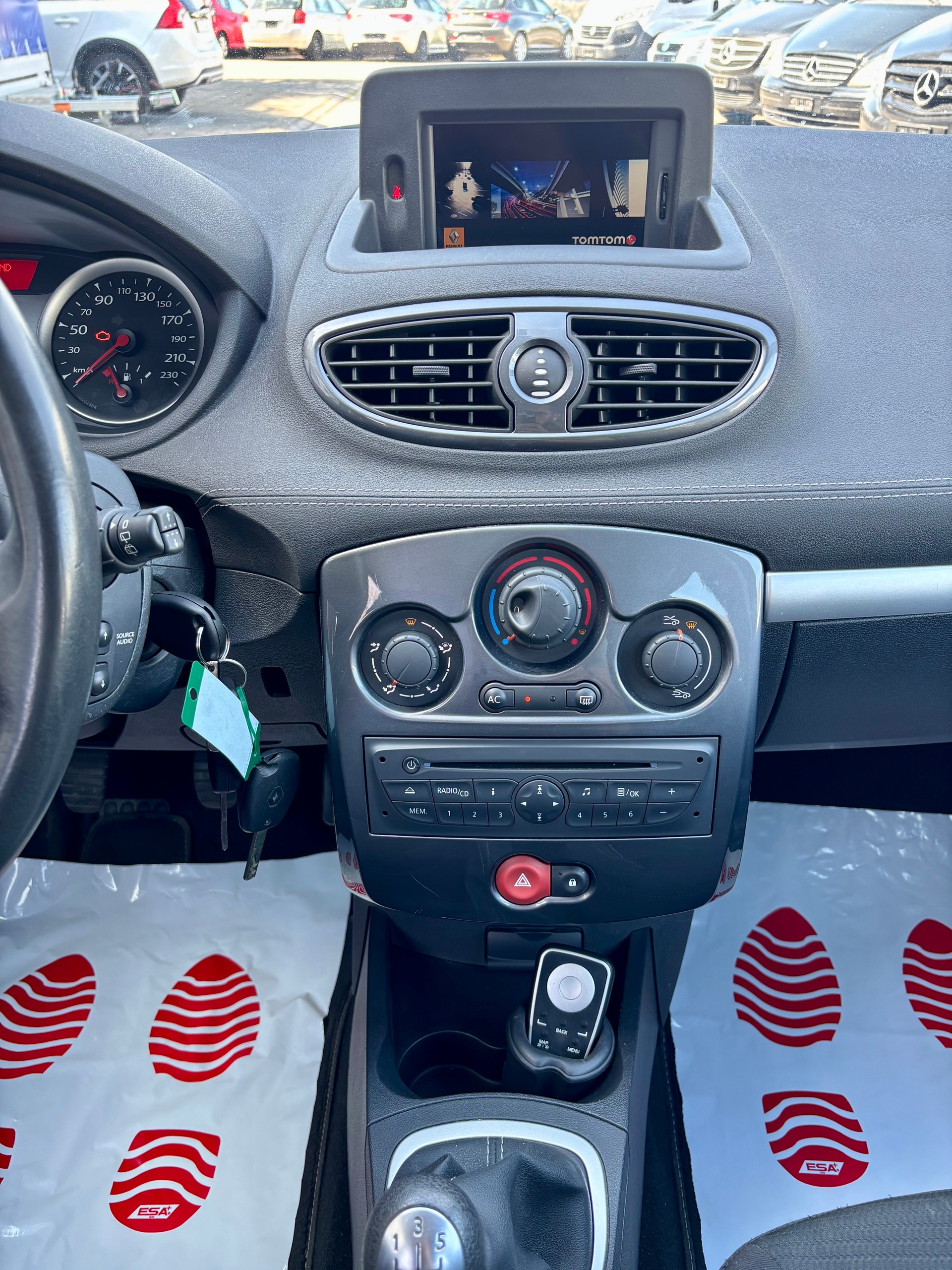 RENAULT Clio 1.2 16V Turbo Night&Day-image-8