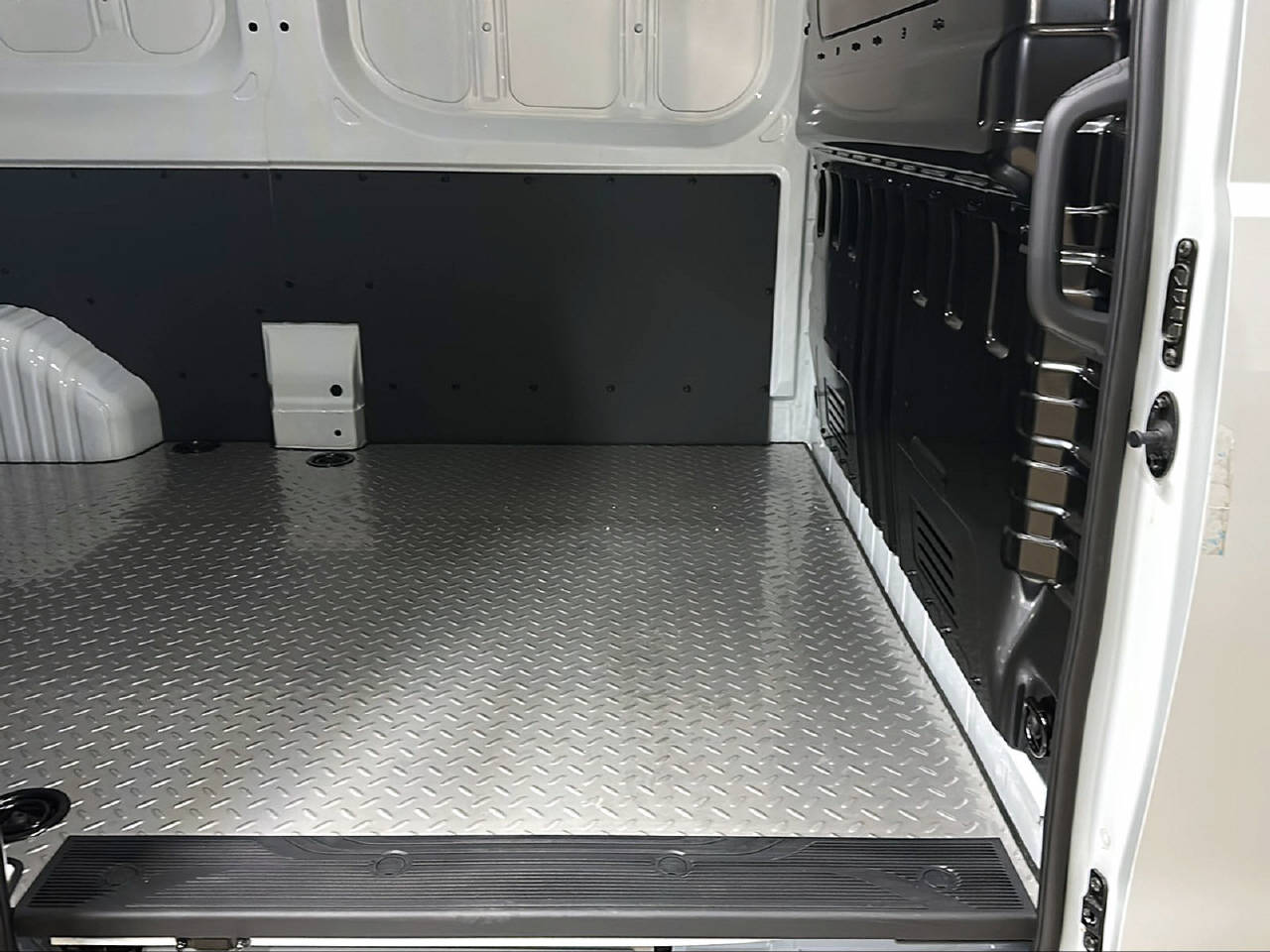 MAXUS Deliver 7 Kaw. L2H1 2.0 TD Base-image-10
