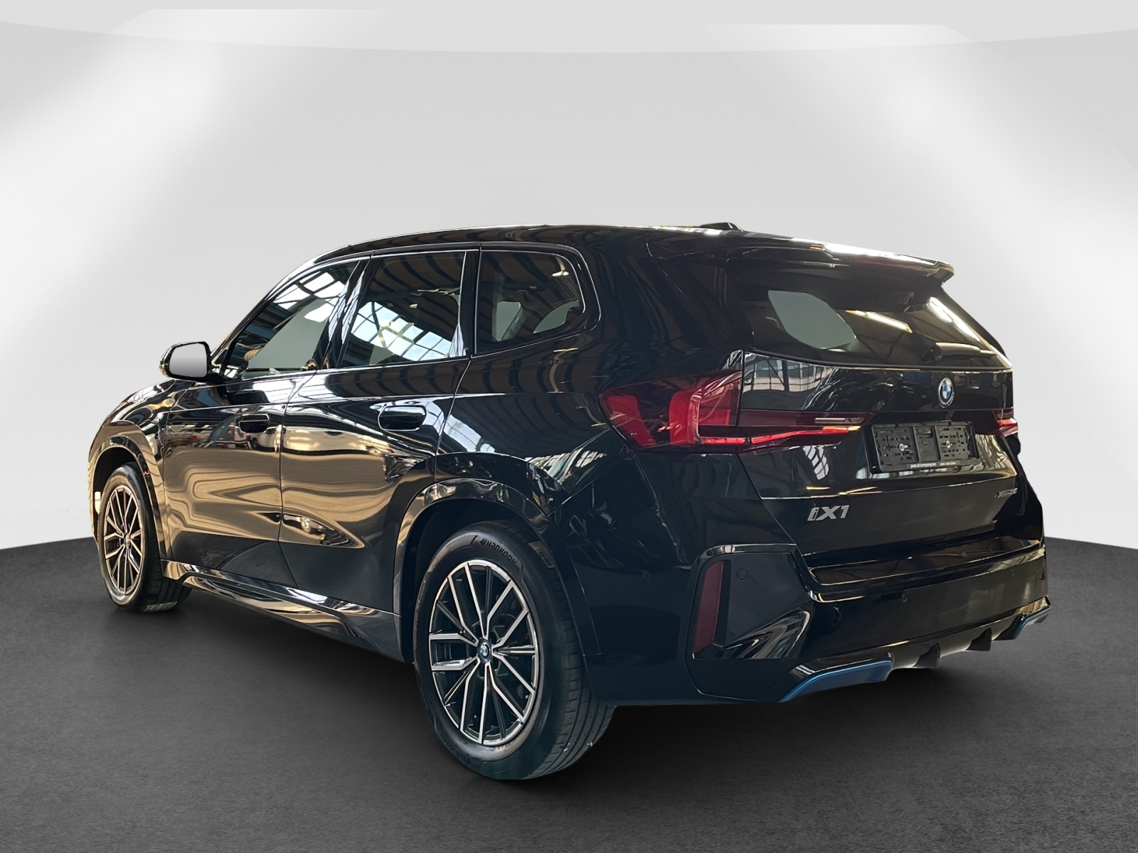 BMW iX1 30 xDrive-showroom-element-3