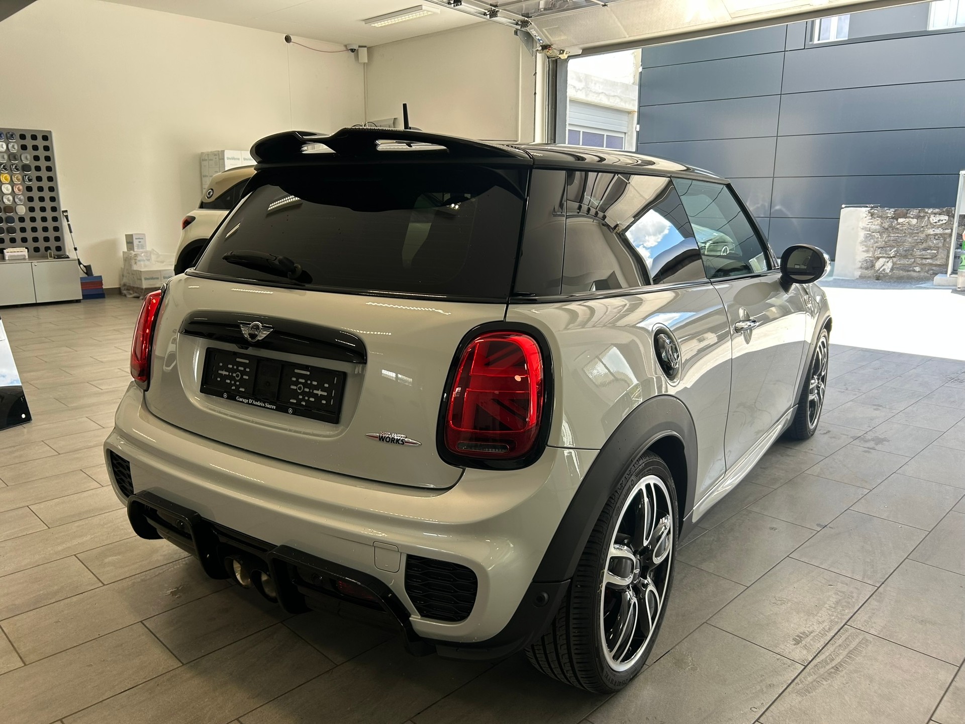 MINI Cooper John Cooper Works Steptronic-image-5
