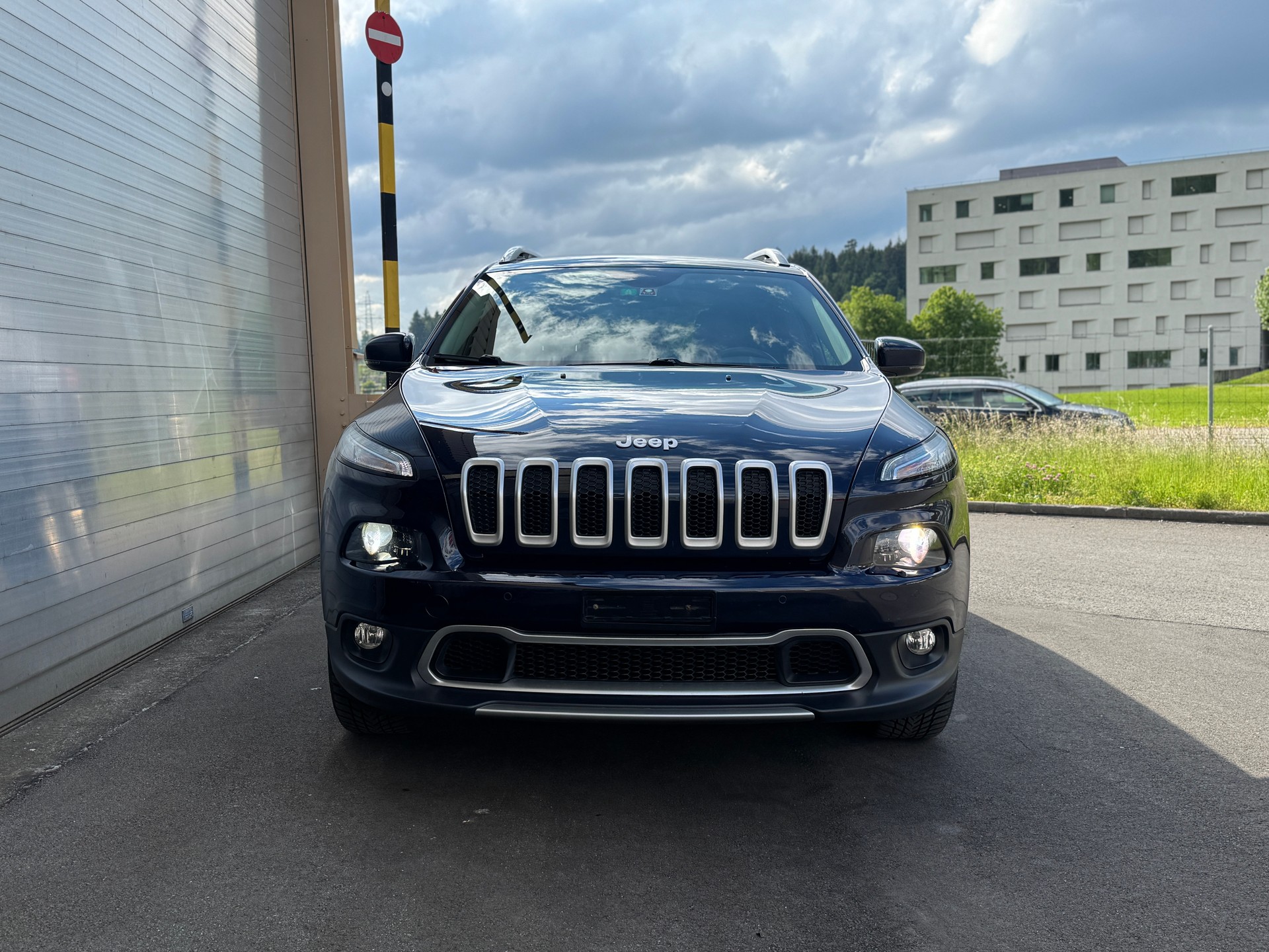 JEEP Limited 2.4-showroom-element-1