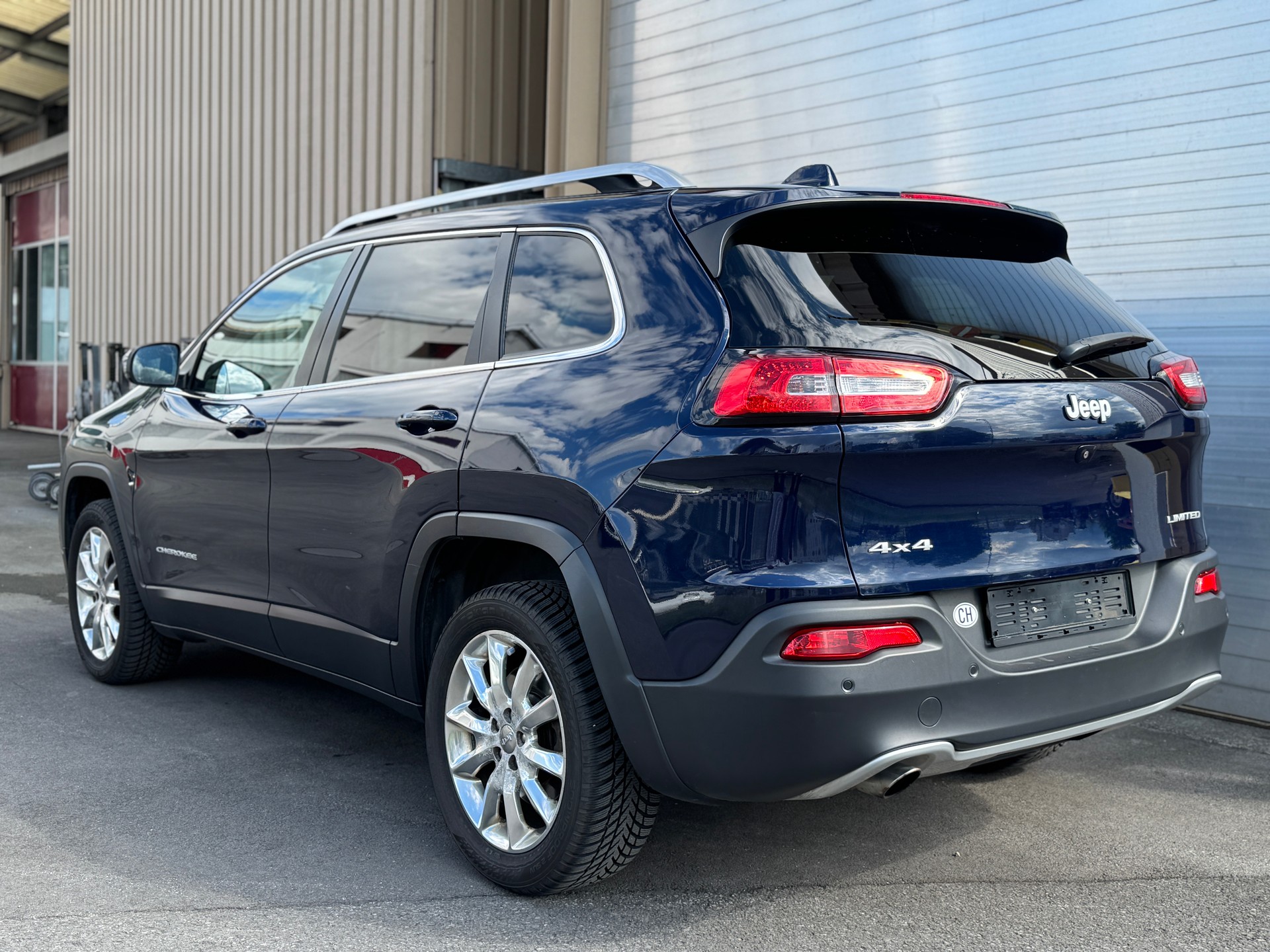 JEEP Limited 2.4-showroom-element-3