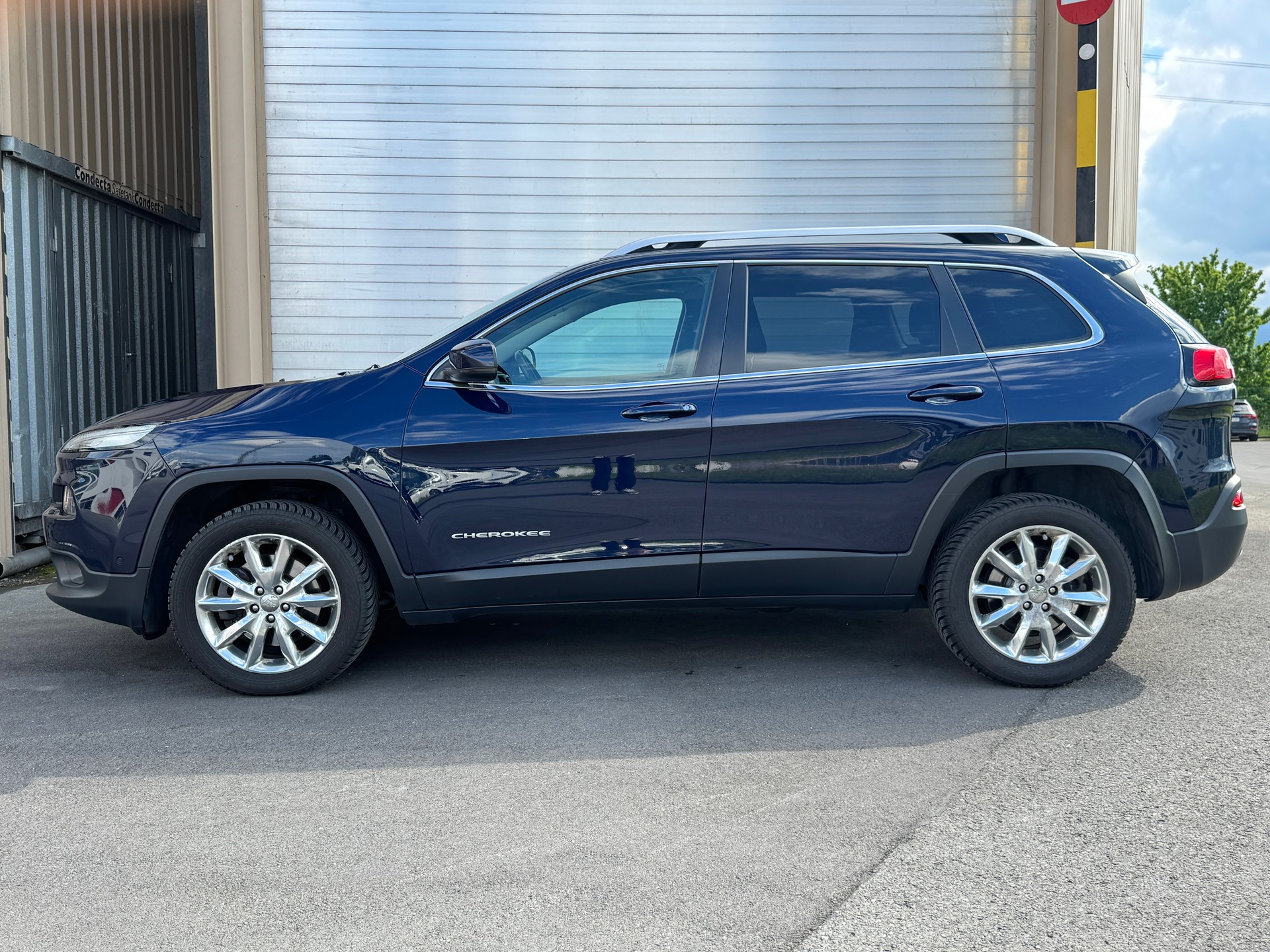 JEEP Limited 2.4-showroom-element-2