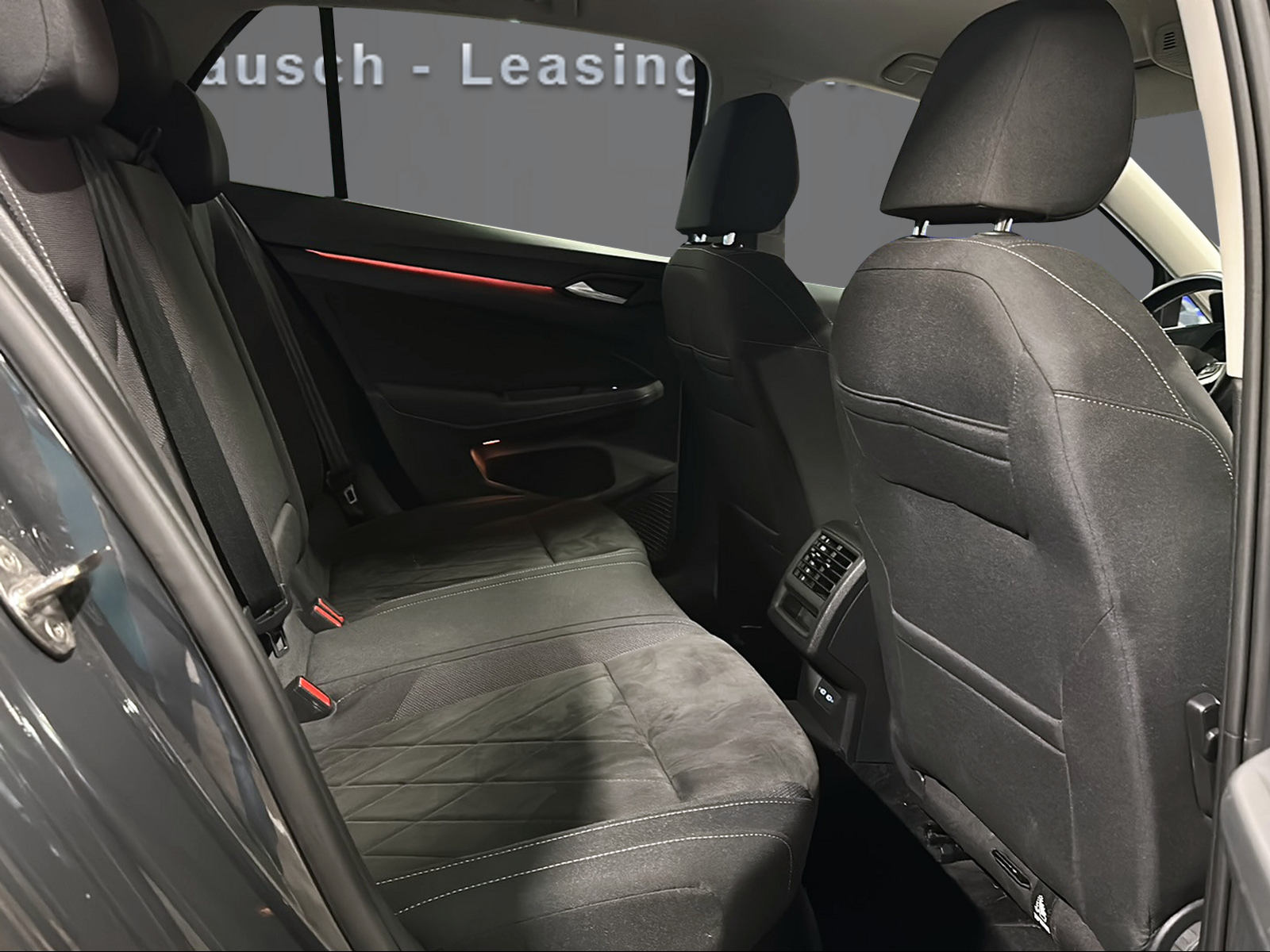 VW Golf 1.5 TSI ACT Life-image-12