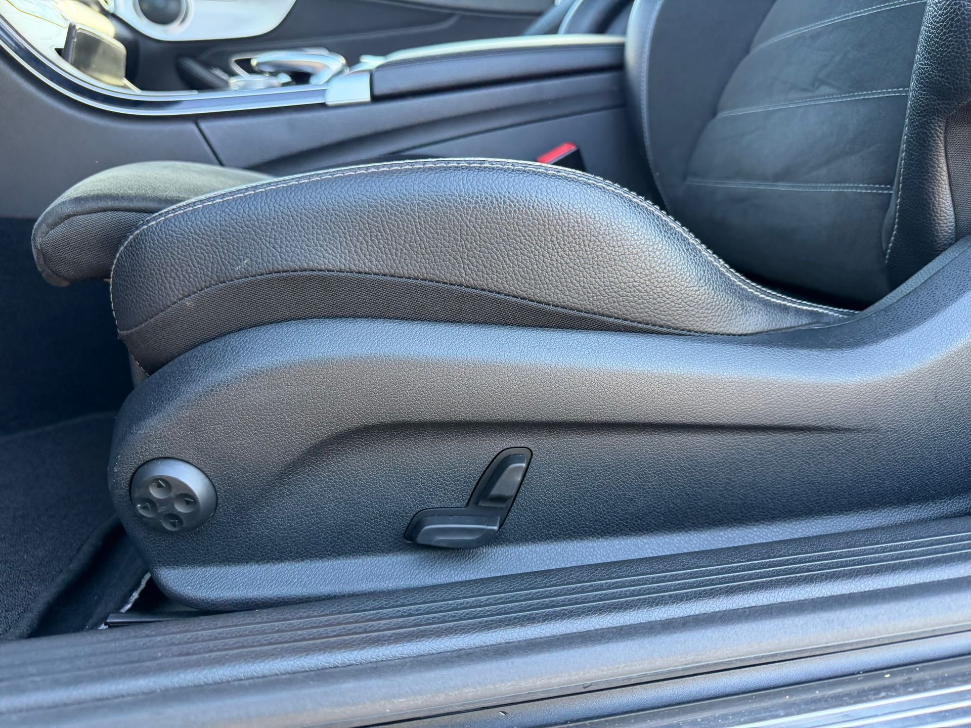 MERCEDES-BENZ C 200 AMG Line Cabriolet 9G-Tronic Garantie 2 ans-image-18