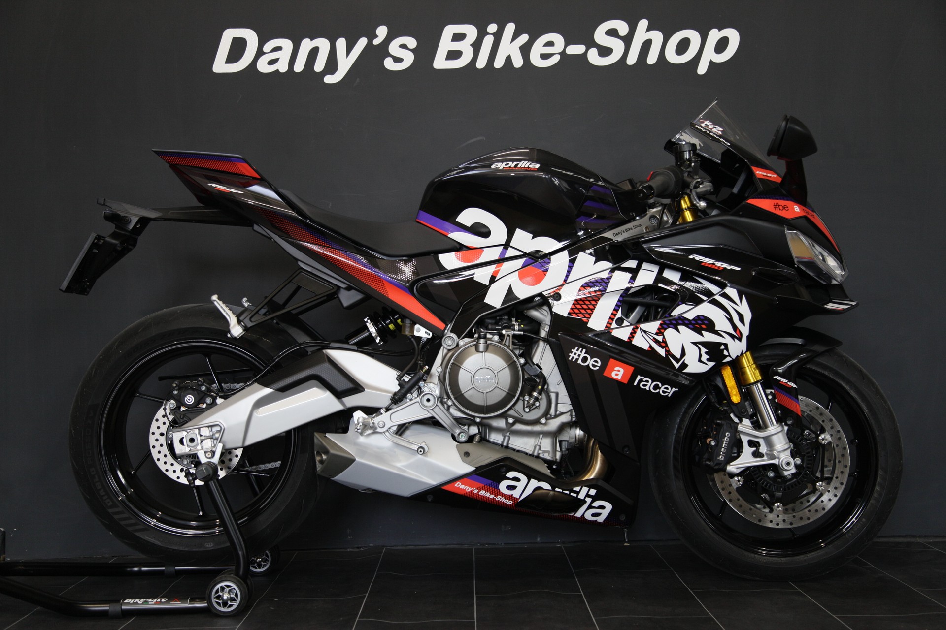 APRILIA RS GP 660 Bezzechi black Rims E5+ (35kW)-showroom-element-2