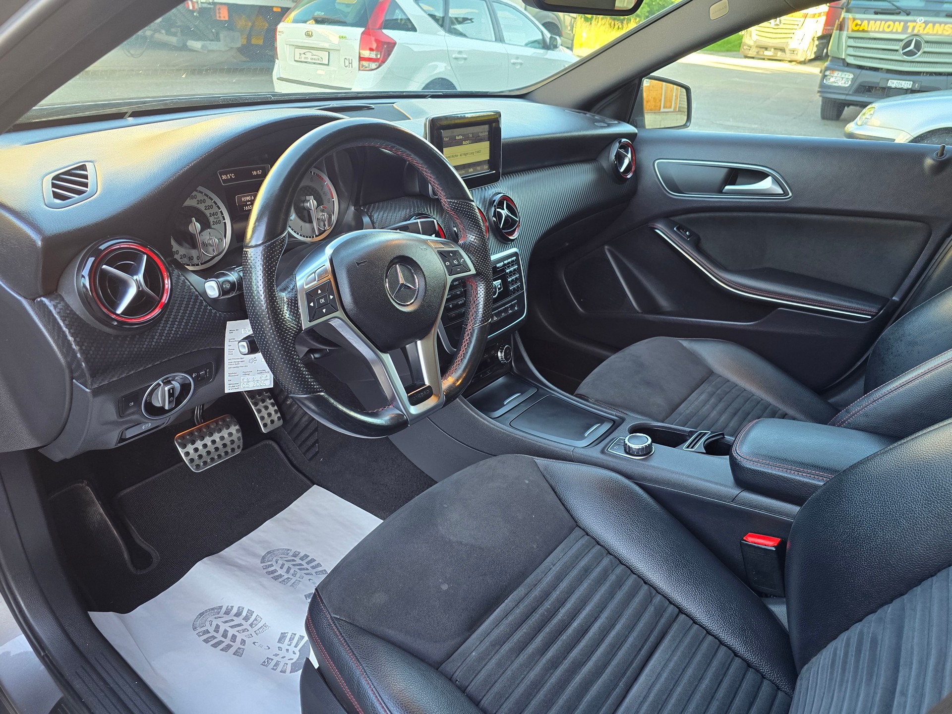MERCEDES-BENZ A 250 Sport 4Matic AMG Line 7G-DCT-image-10