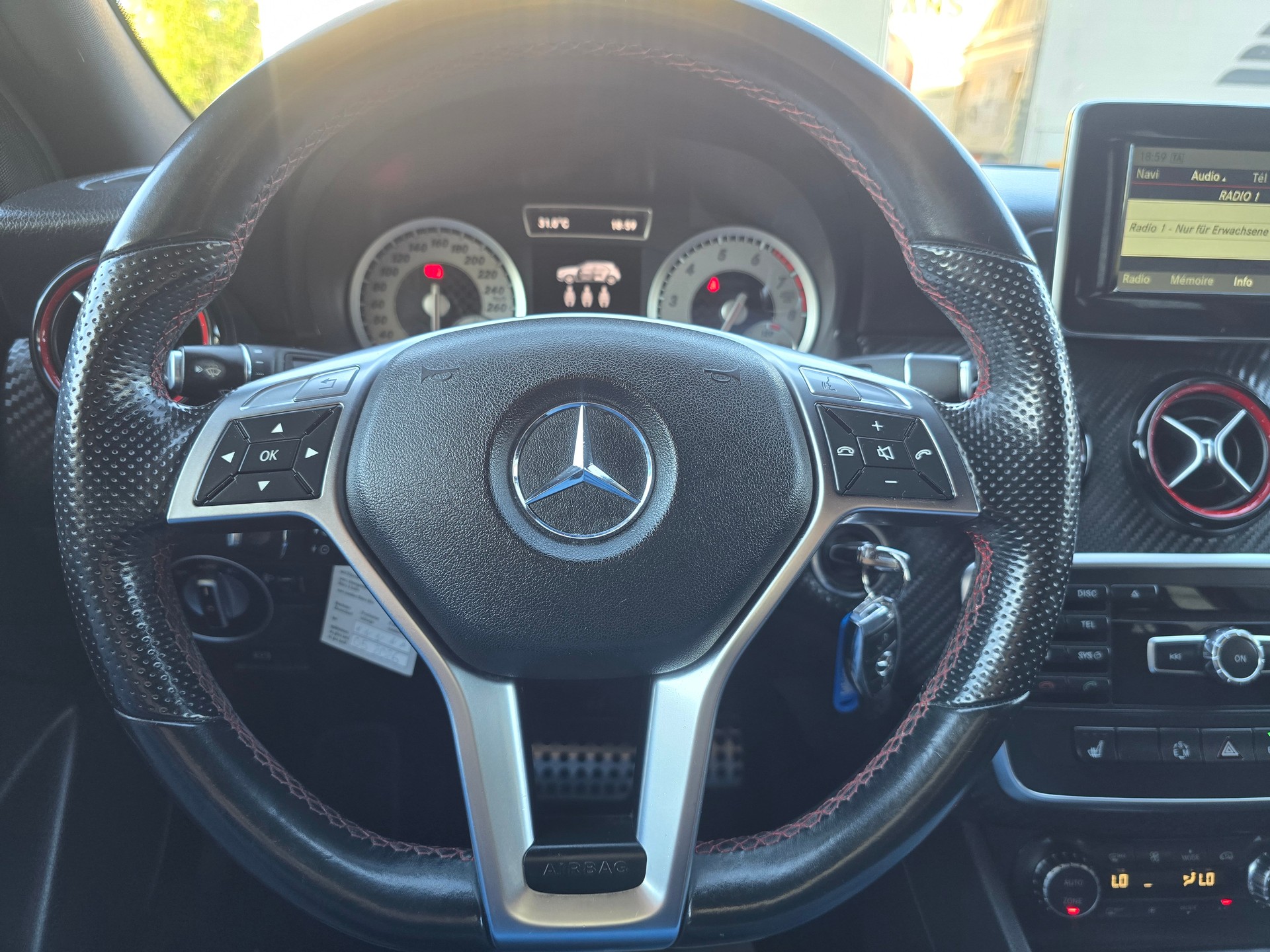 MERCEDES-BENZ A 250 Sport 4Matic AMG Line 7G-DCT-image-15