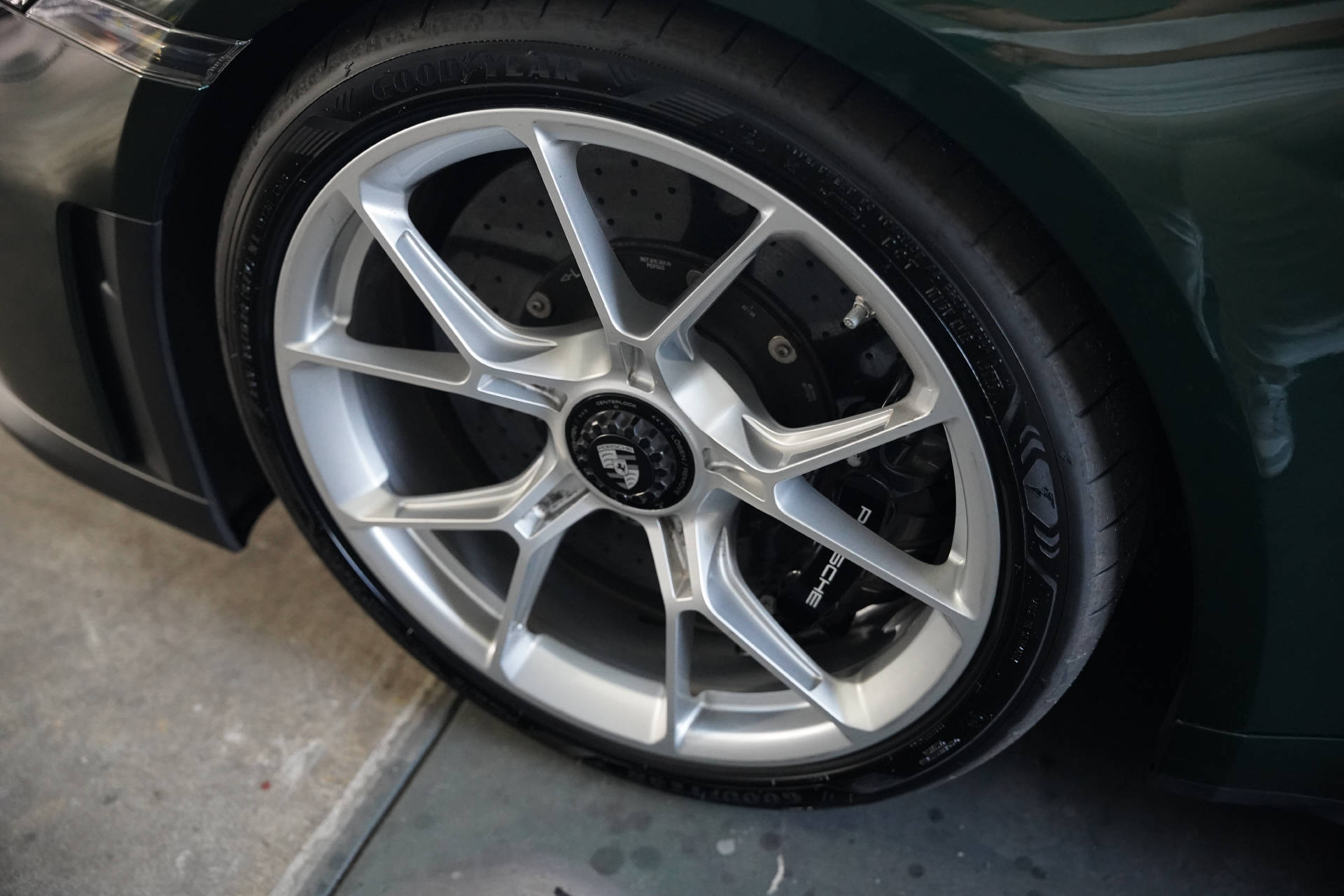 PORSCHE 911 GT3 Touring PDK Oak Green-image-5