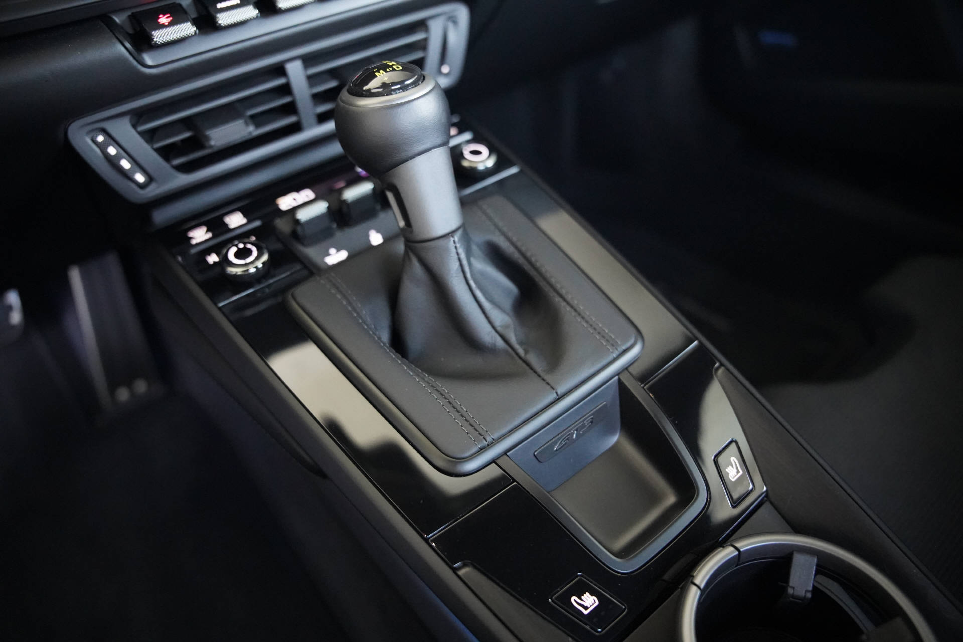 PORSCHE 911 GT3 Touring PDK Oak Green-image-14