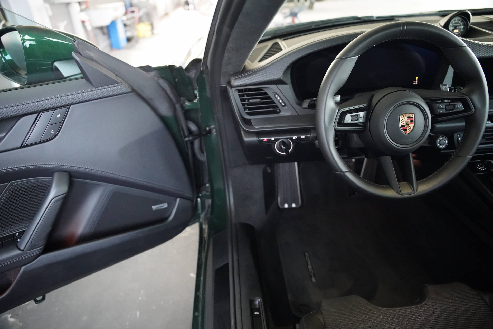 PORSCHE 911 GT3 Touring PDK Oak Green-image-8