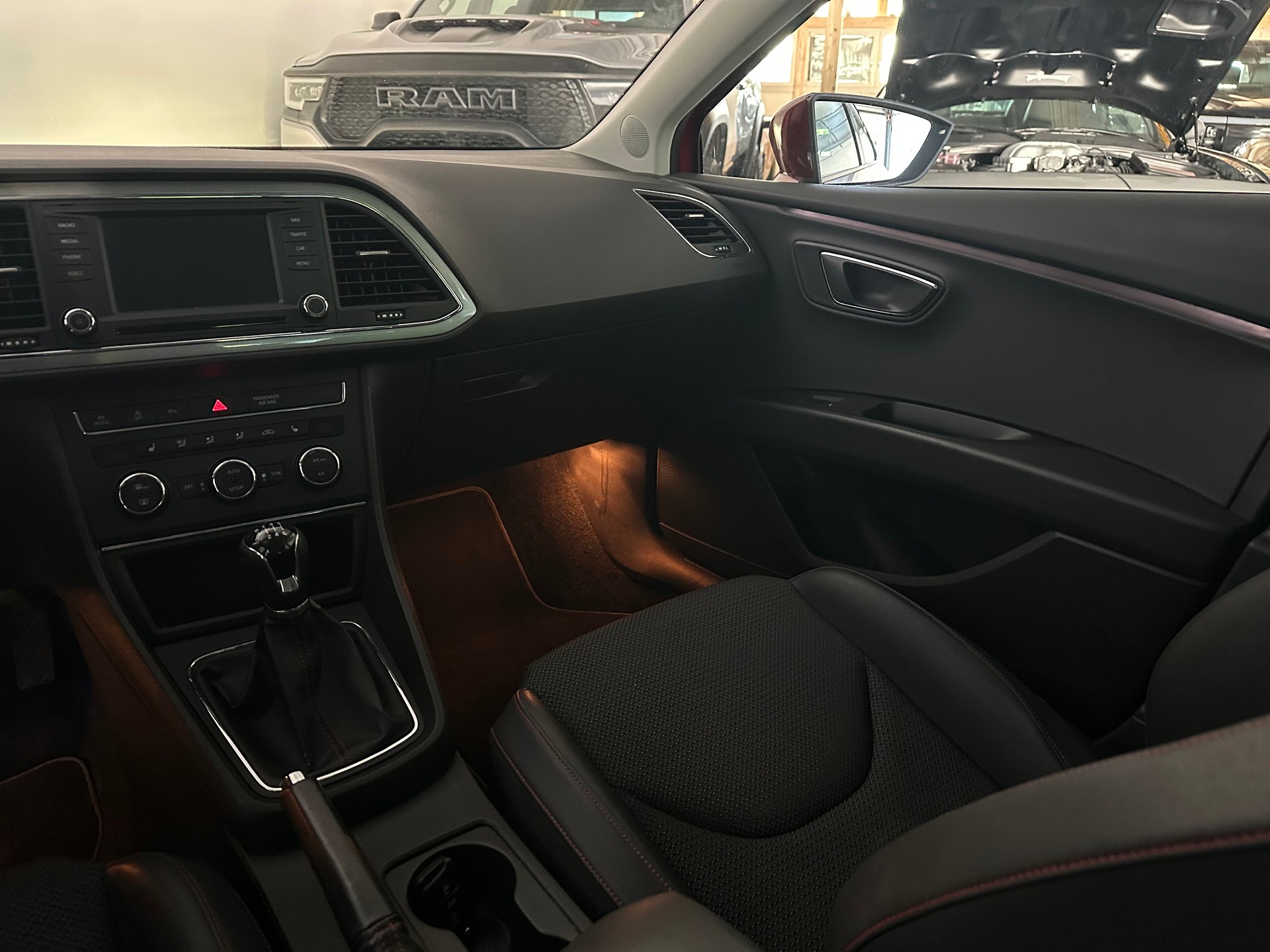 SEAT Leon 1.4 TSI FR-image-11