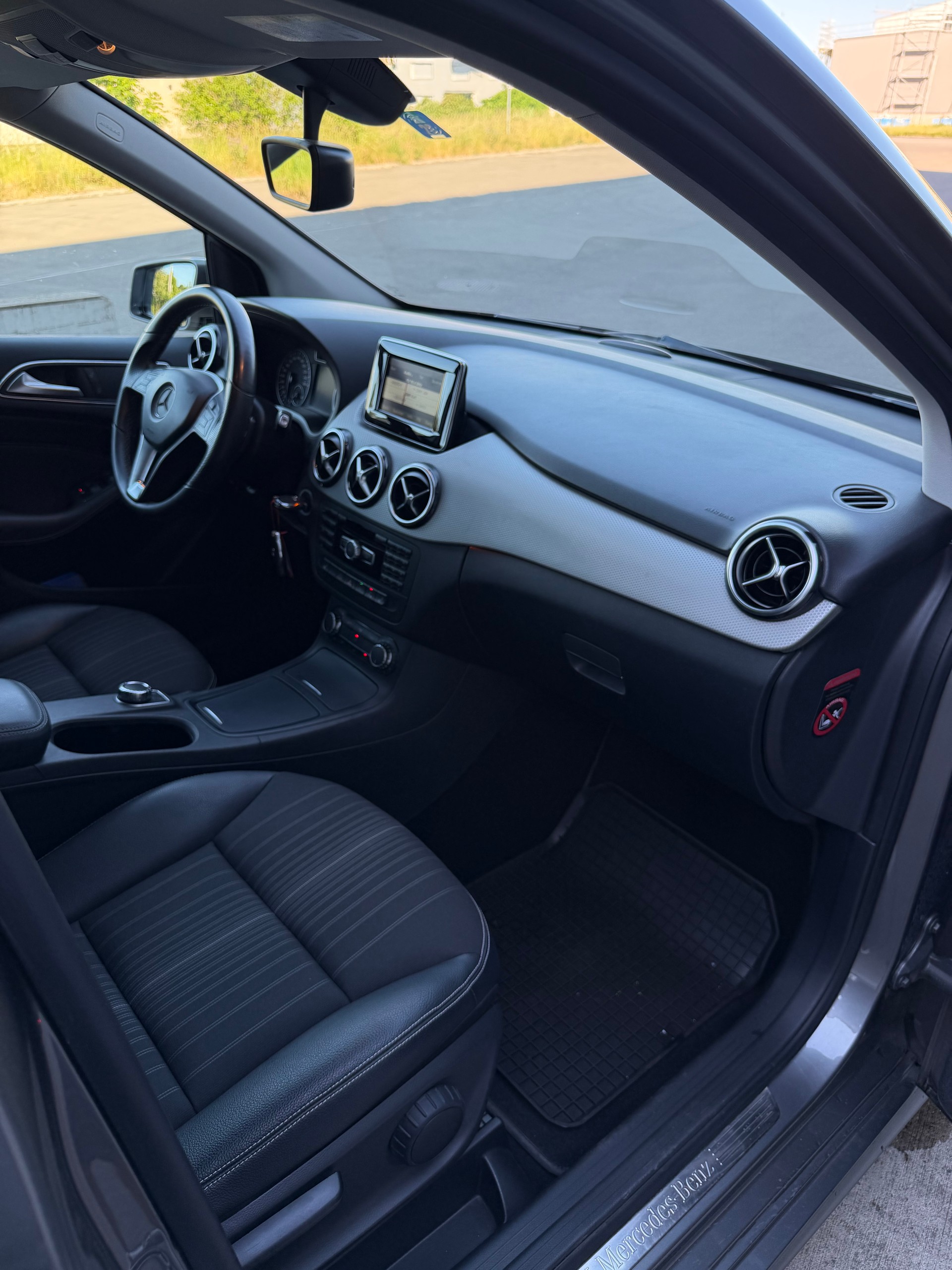 MERCEDES-BENZ B 200 7G-DCT-image-10