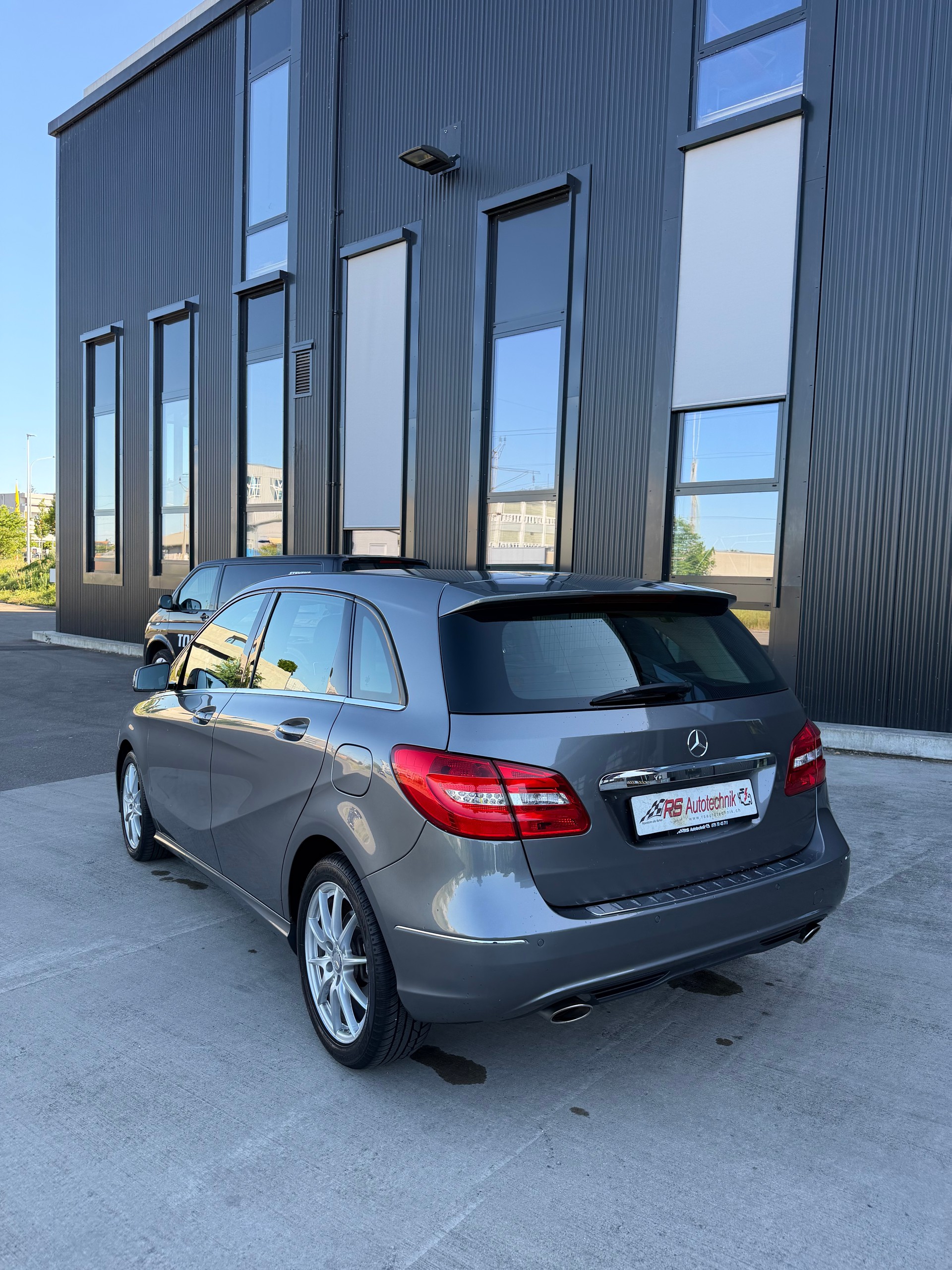 MERCEDES-BENZ B 200 7G-DCT-image-2
