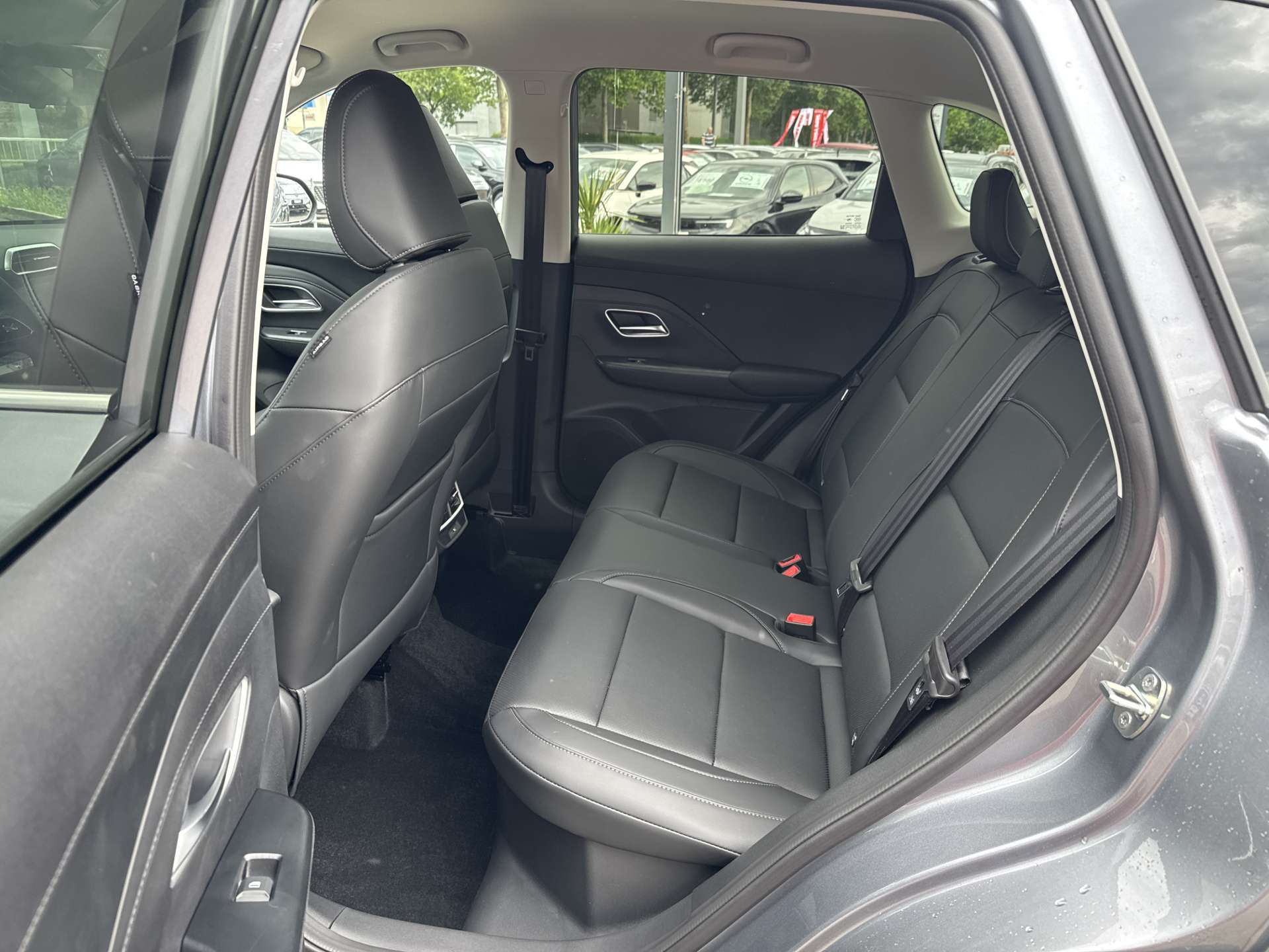 MG MG ZS 1.5 HEV Luxury Automat-image-6