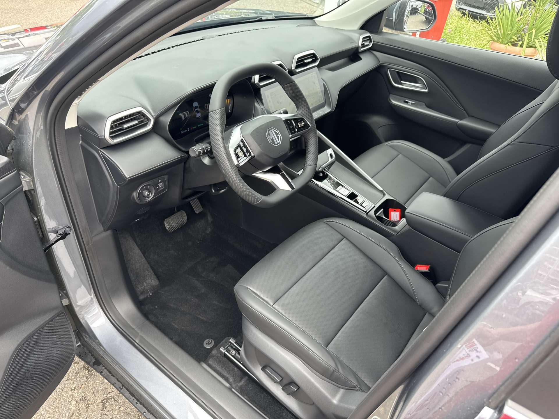 MG MG ZS 1.5 HEV Luxury Automat-image-5