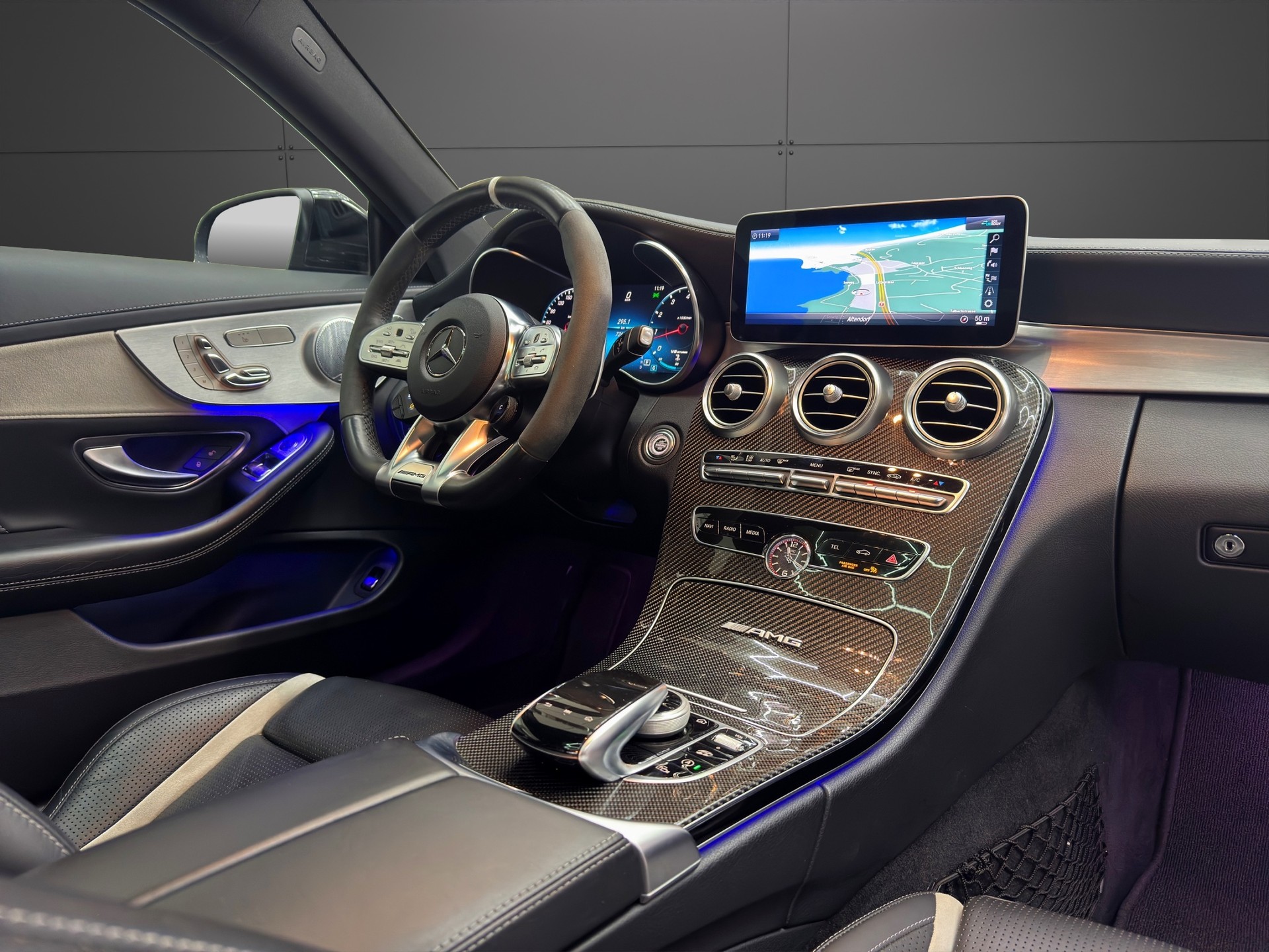 MERCEDES-BENZ C 63 S AMG 9G-tronic-image-12