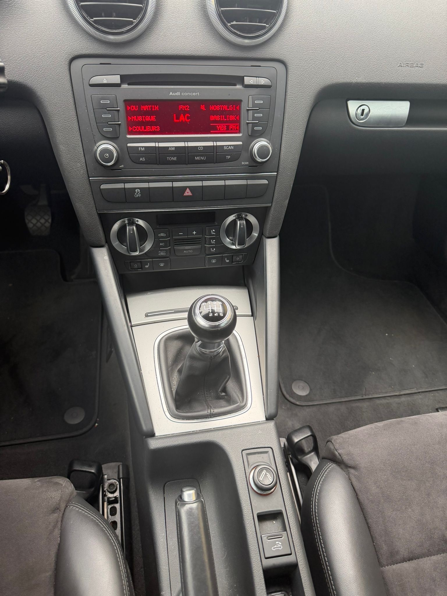AUDI A3 Cabriolet 1.8 TFSI Ambition-image-9
