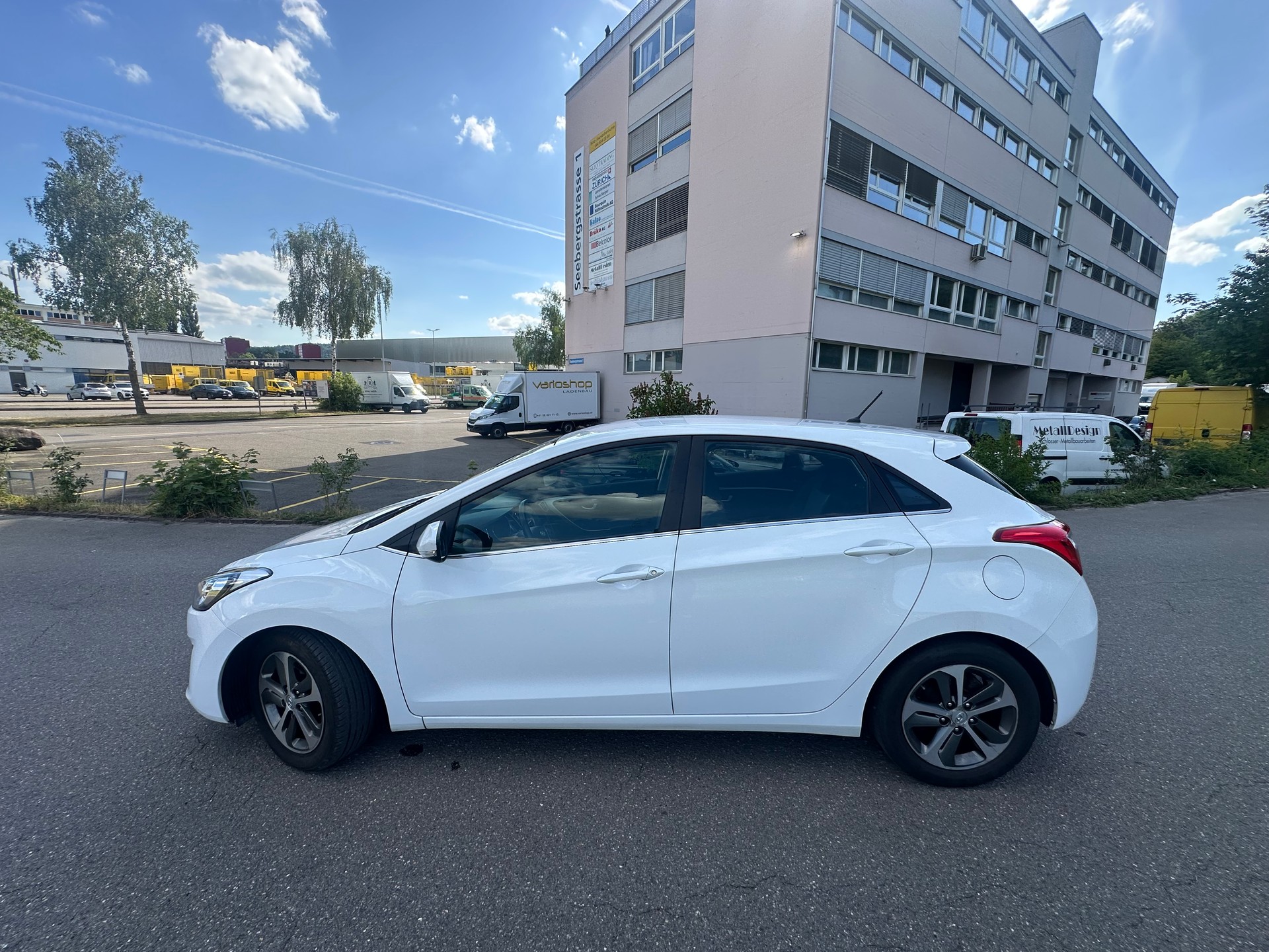 HYUNDAI i30 1.6 CRDi Plena Automatic-image-5