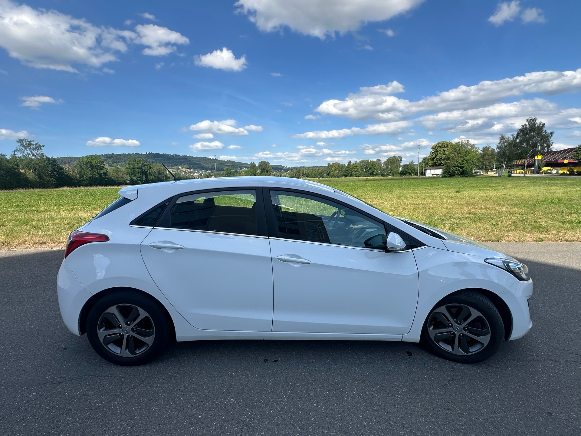 HYUNDAI i30 1.6 CRDi Plena Automatic-image-4