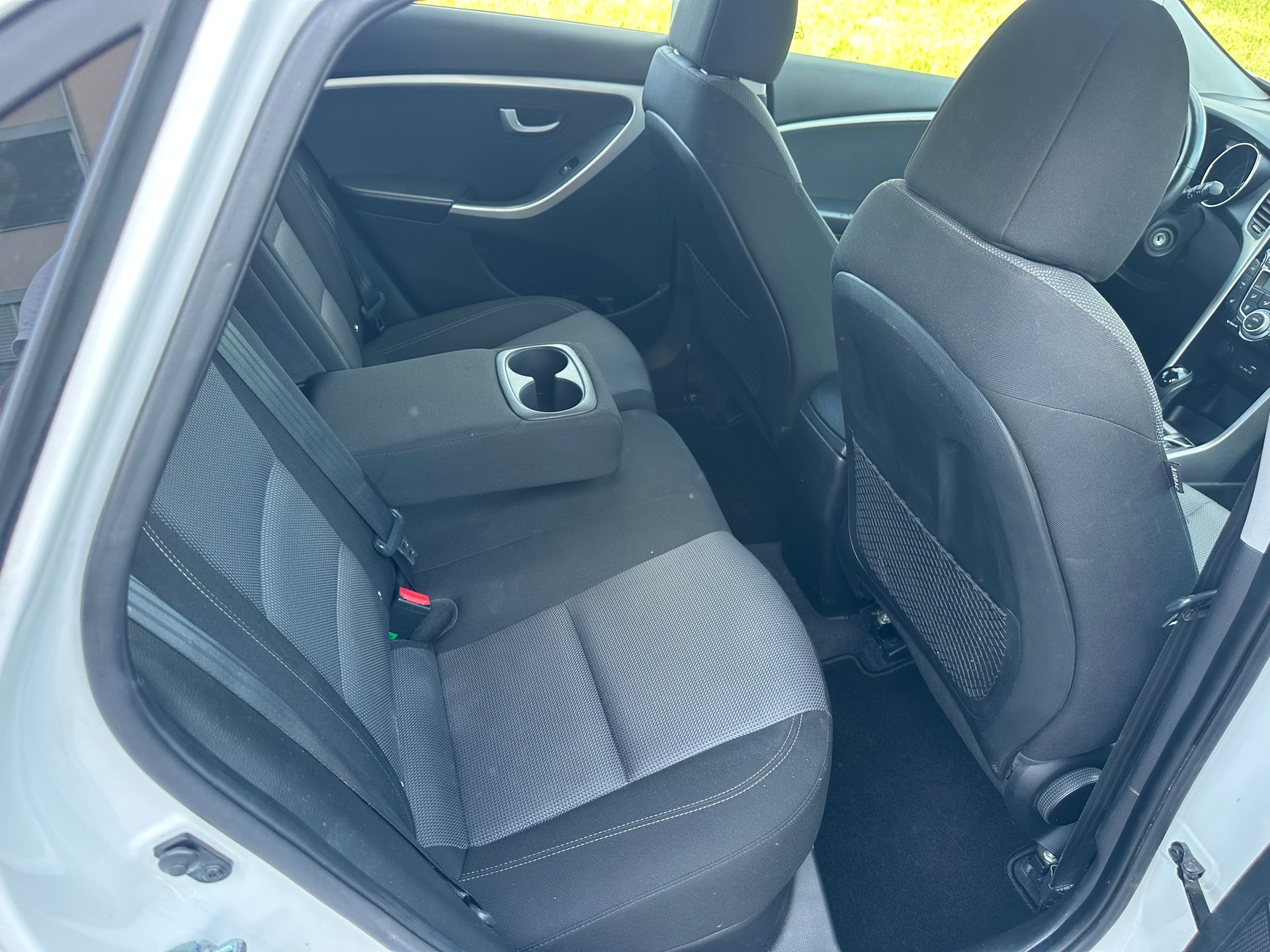 HYUNDAI i30 1.6 CRDi Plena Automatic-image-9