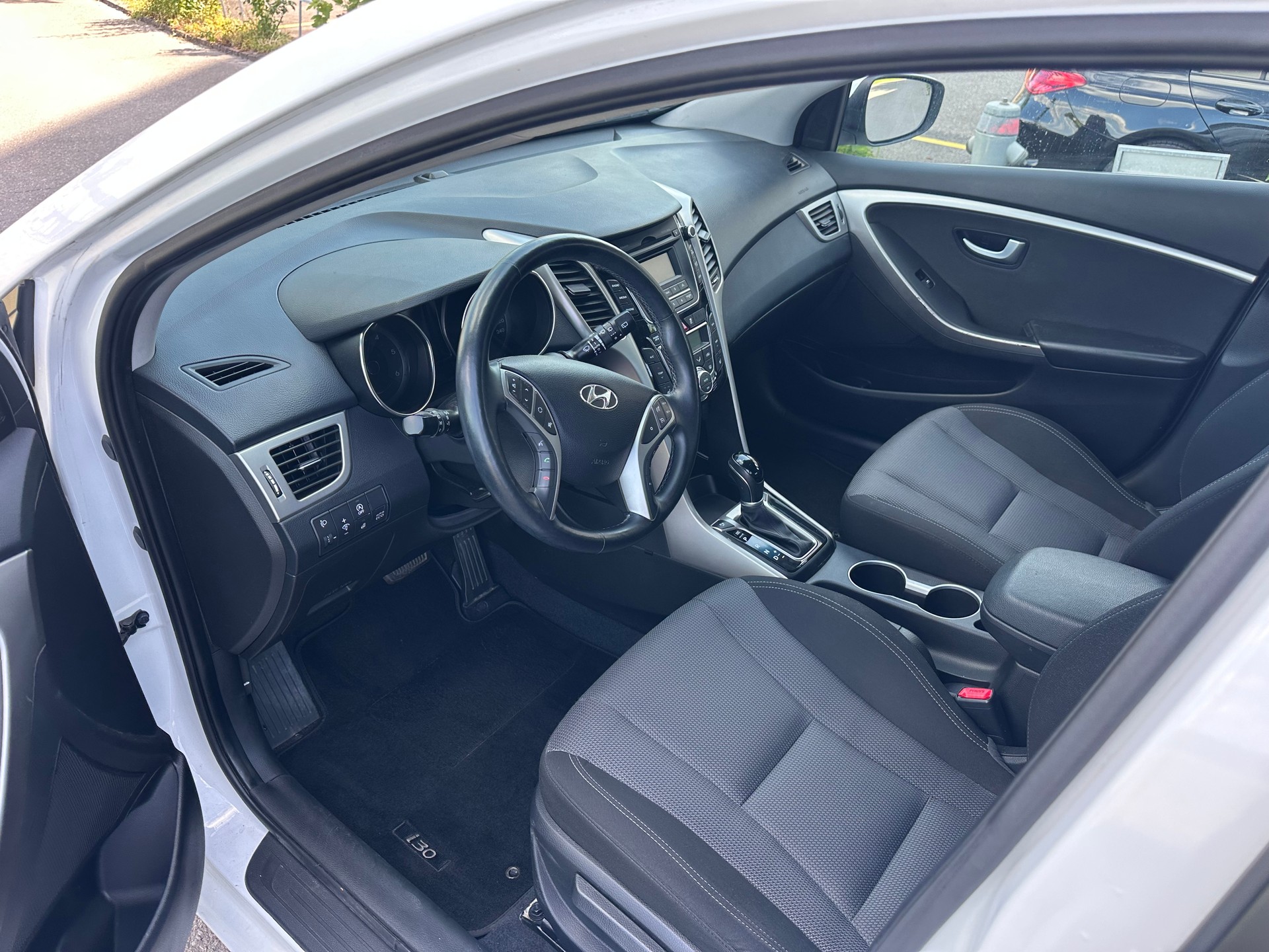 HYUNDAI i30 1.6 CRDi Plena Automatic-image-6