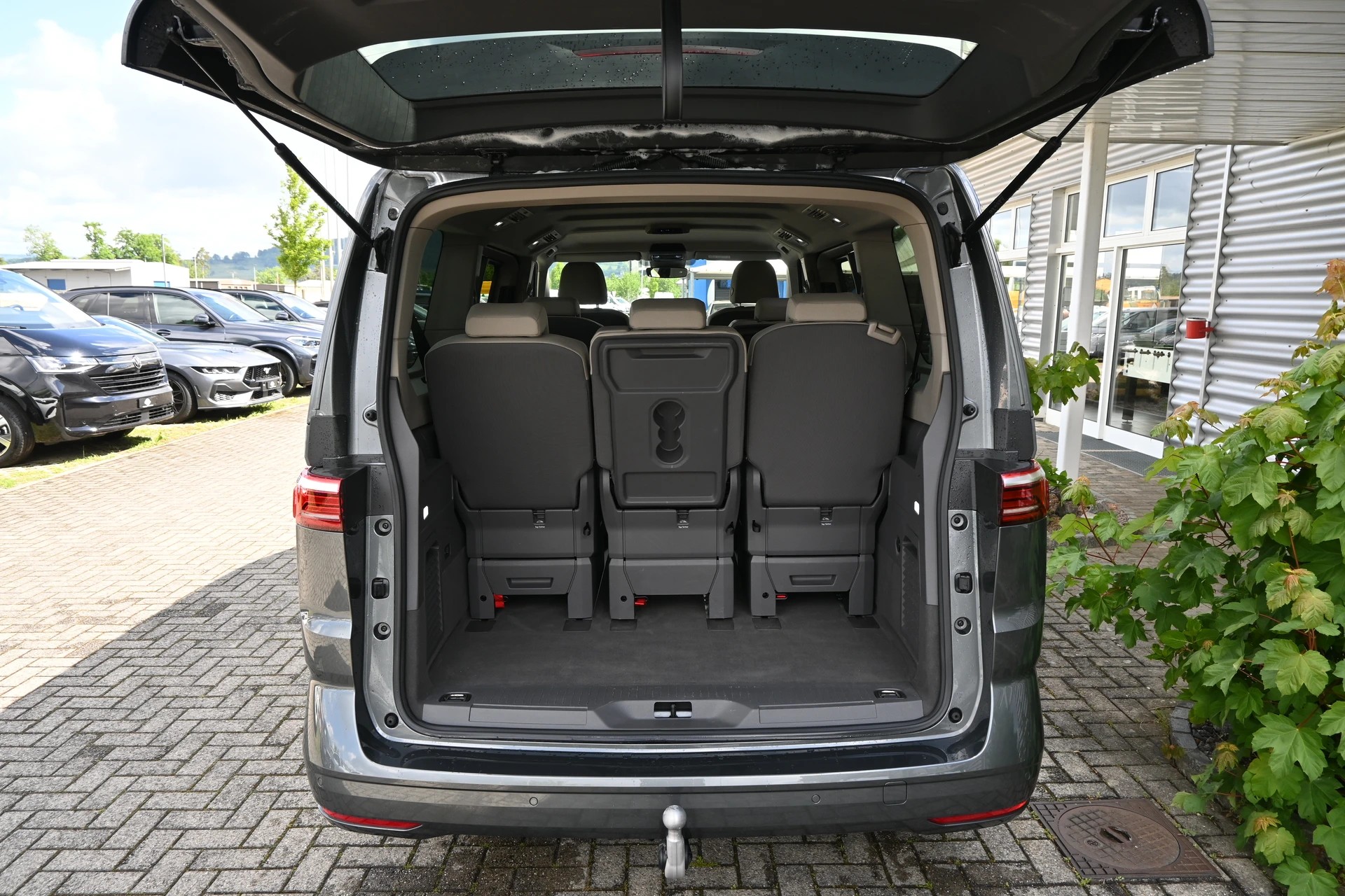 VW Multivan 2.0 TDI DSG Lang 7-Plätzer + AHK 2000kg + Standheizung-image-8