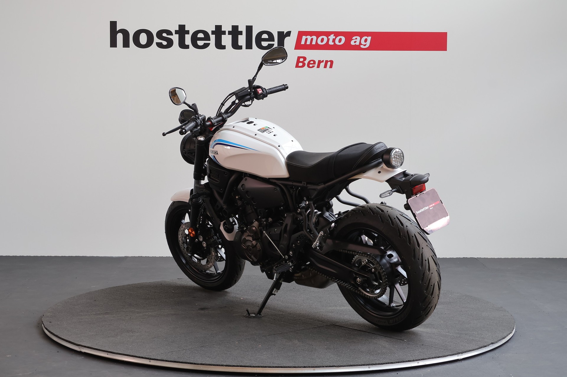 YAMAHA XSR 700-showroom-element-3
