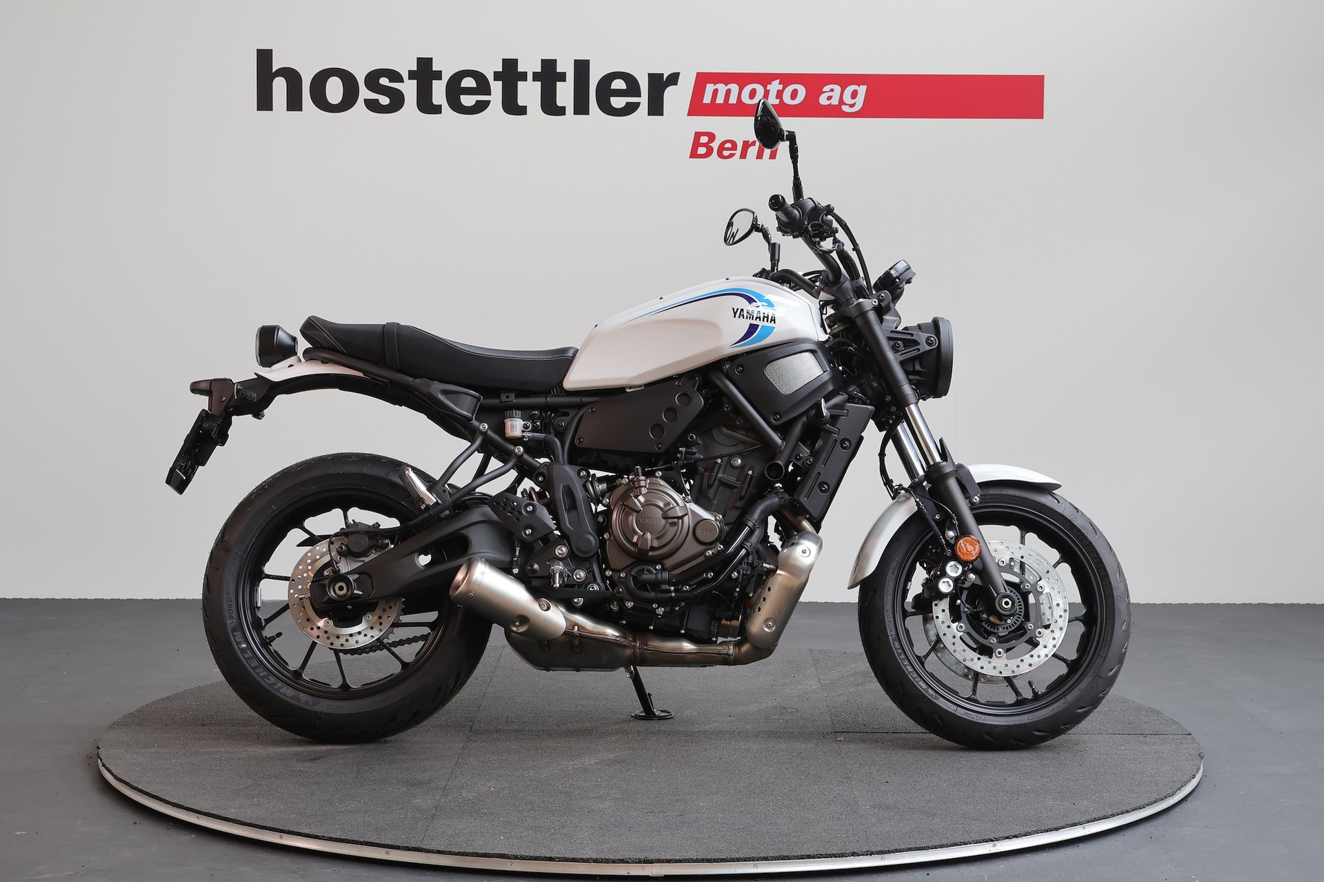 YAMAHA XSR 700-showroom-element-1